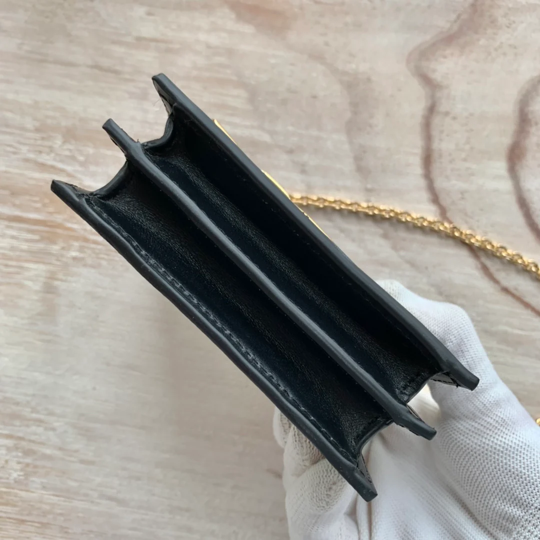 Celine - Держатель для карт на цепочке из глянцевой телячьей кожи