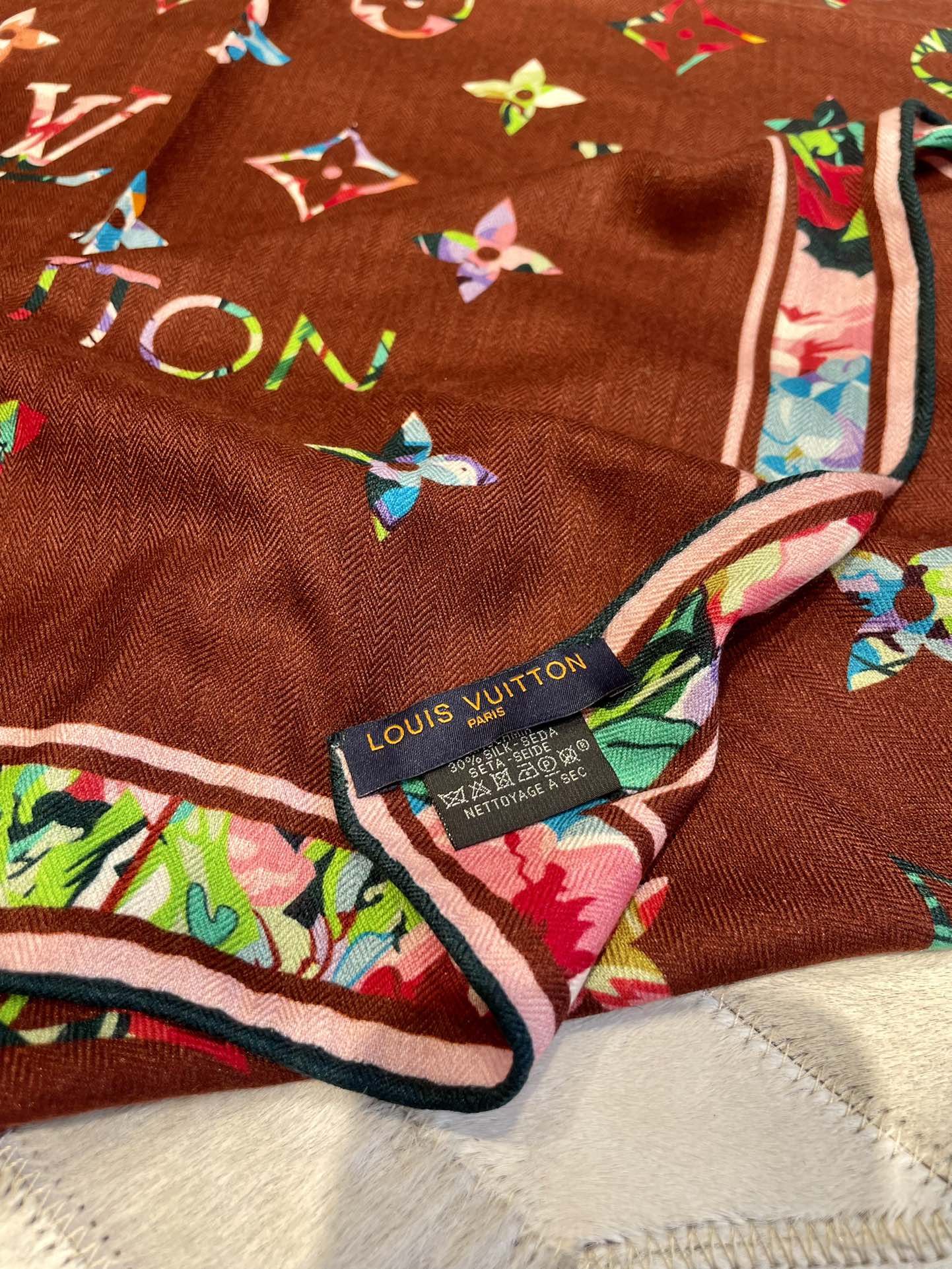 Шелковый платок LV Garden 110 см