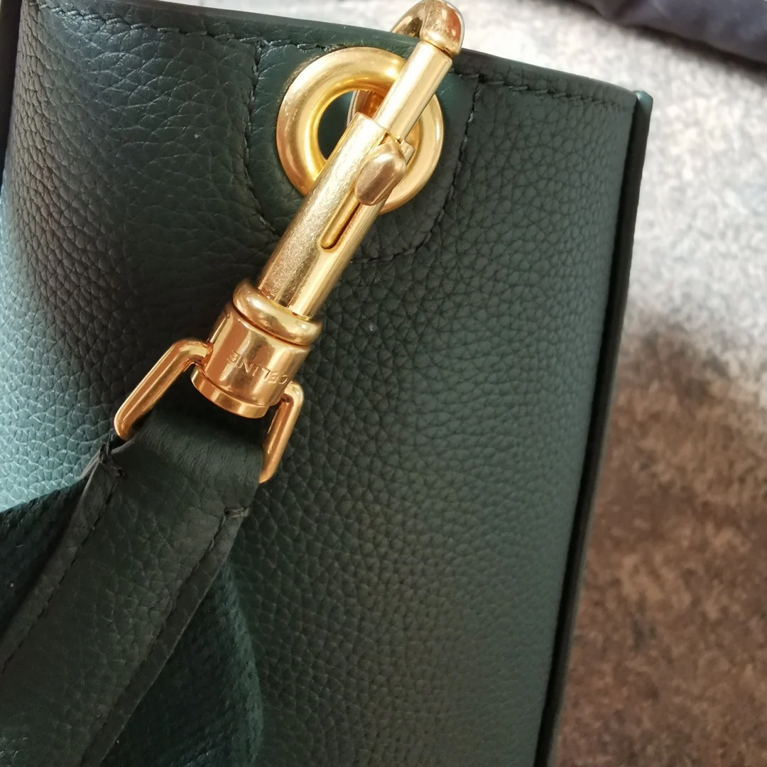 Сумка-ведро Celine Sangle, узор ?Личи?, маленькая, темно-зеленая.