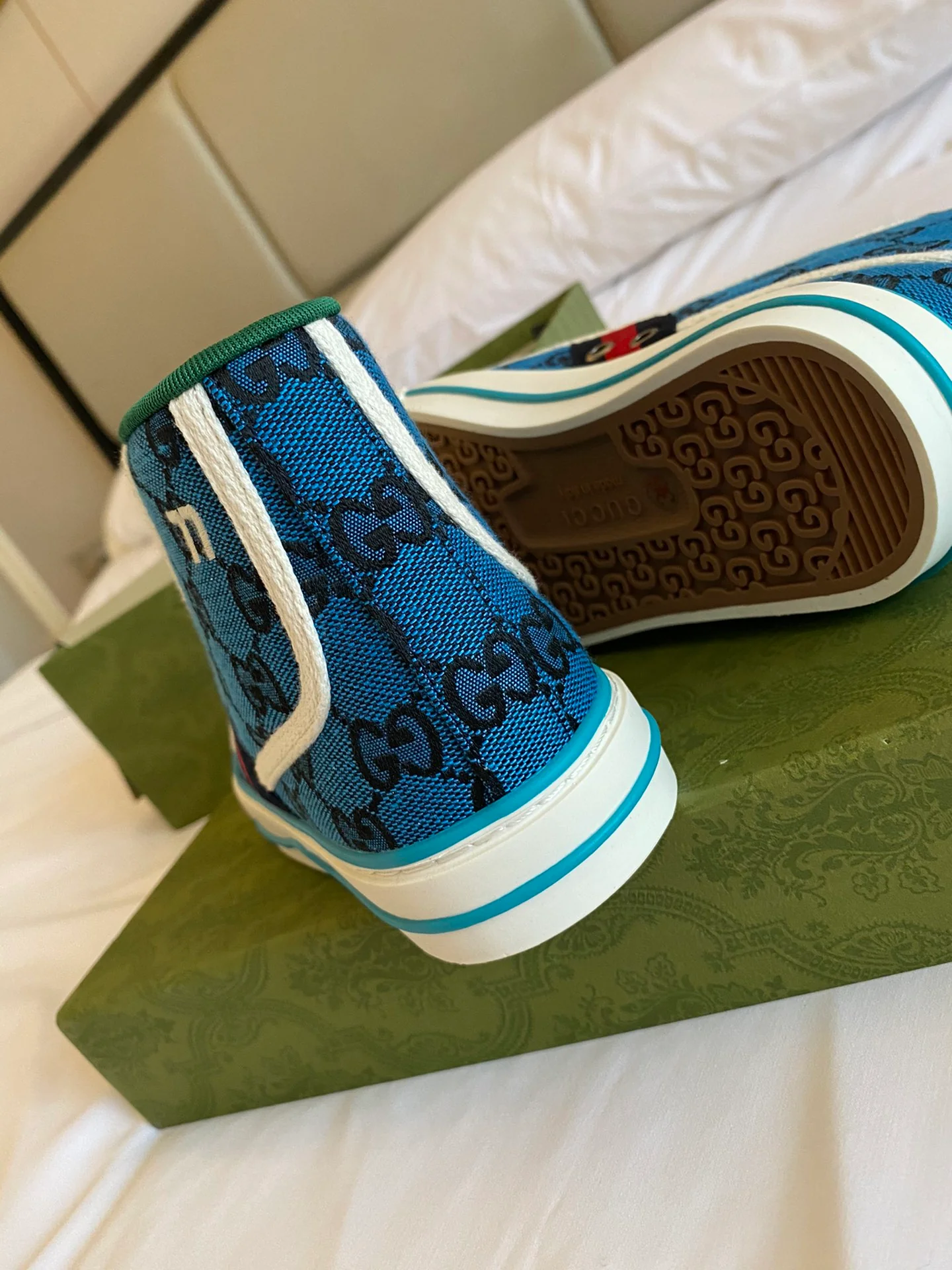 Высокие кеды Gucci с монограммой из канваса - 3