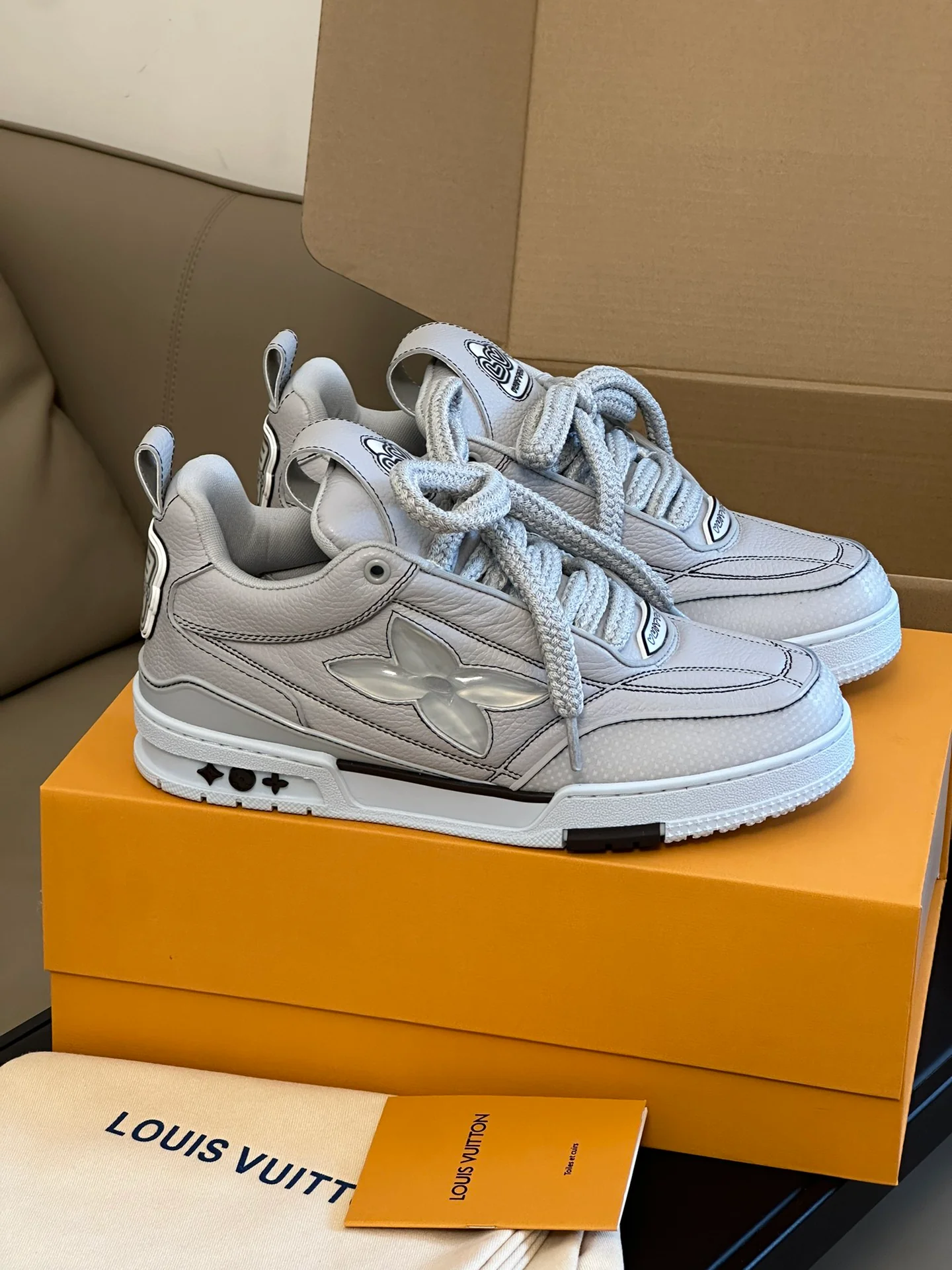 Новинка LV 2023 - Кроссовки - Серебристо-серые