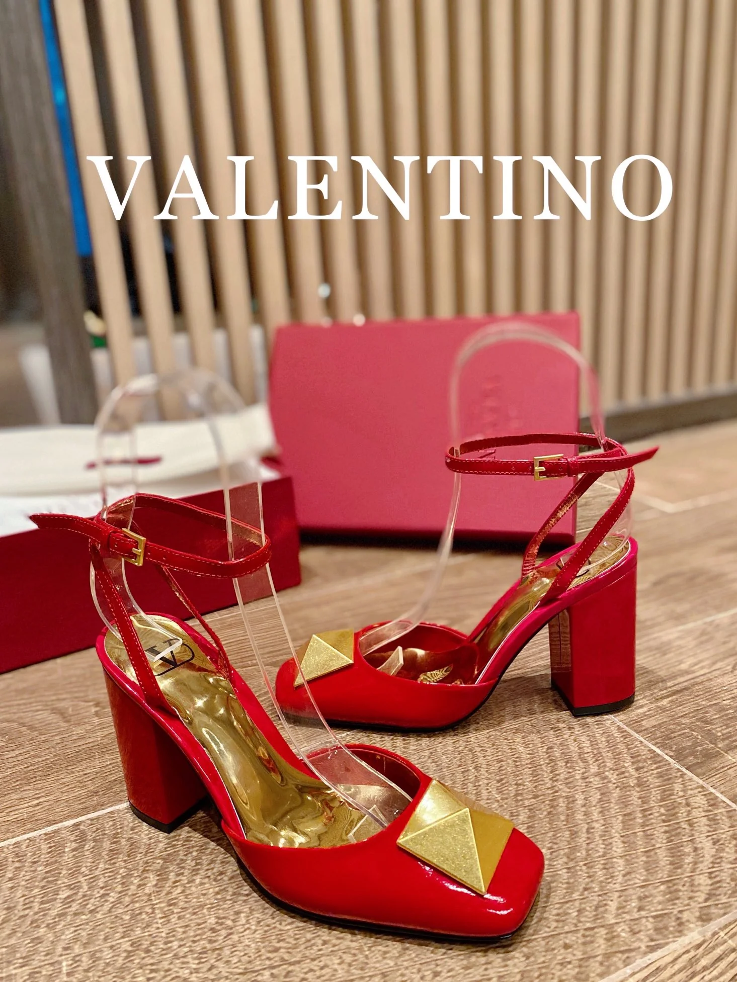 Valentino - Красные туфли на массивном квадратном каблуке