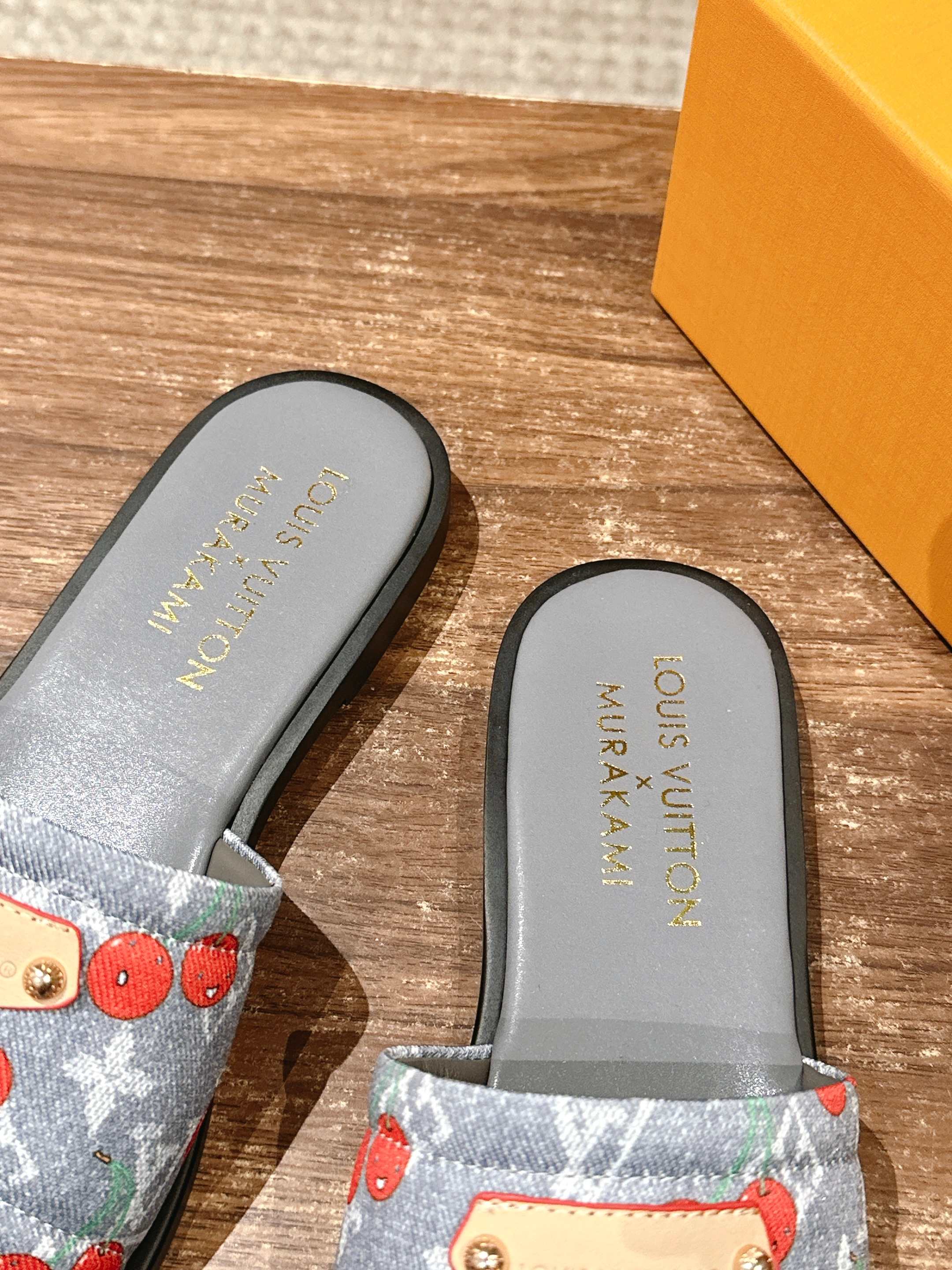 LV - Сандалии на плоской подошве из ретро-серии Такаши Мураками - Серые