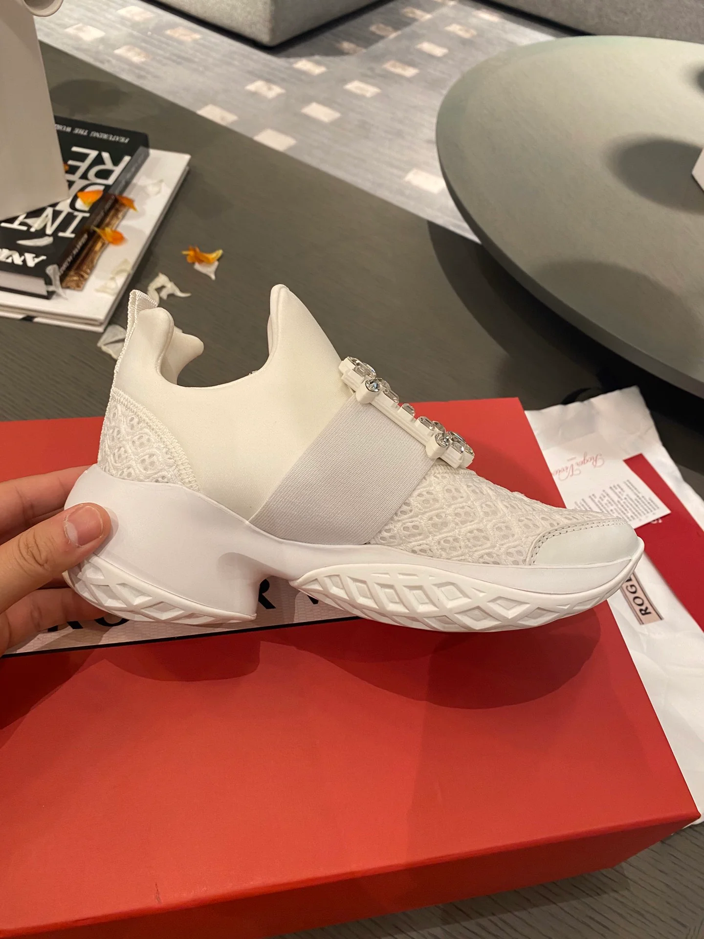 Кроссовки с пряжками - белые