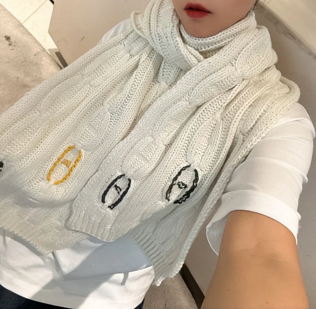 Вязаный шарф Hermes с логотипом 2024 года - белый