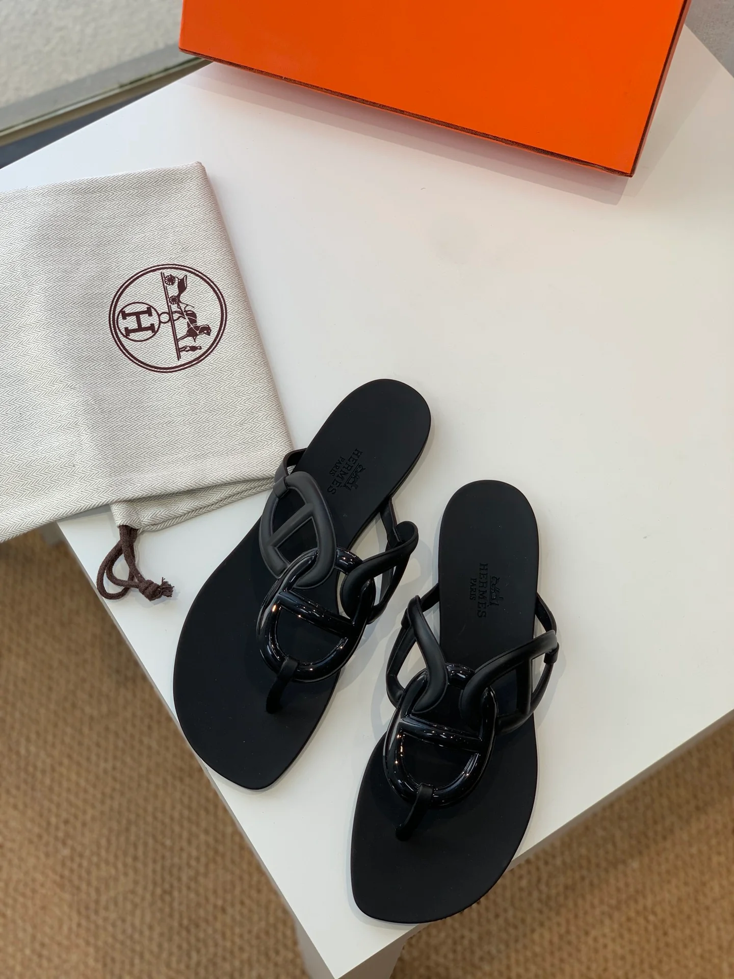 Новые шлепанцы Hermes-aloha 