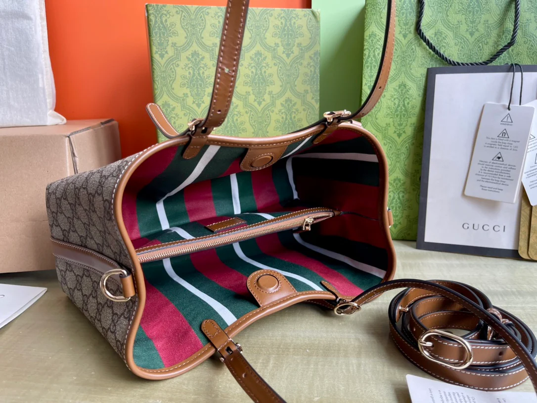 Маленькая сумка-тоут Gucci 2025 из коричневой кожи.