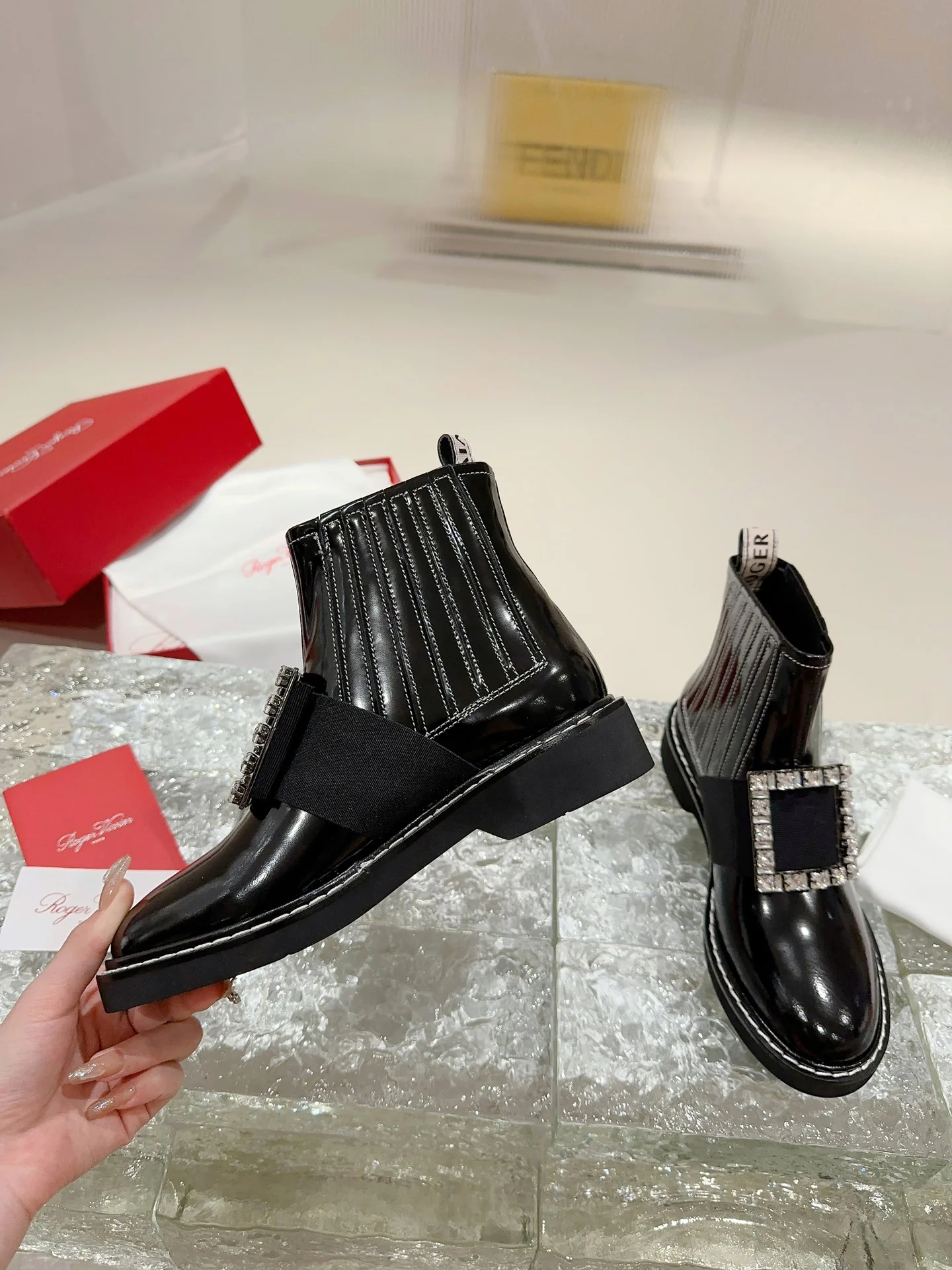 Ботильоны с квадратным носком и пряжкой - 2024 - Ботильоны с металлической пряжкой - Черные - 1