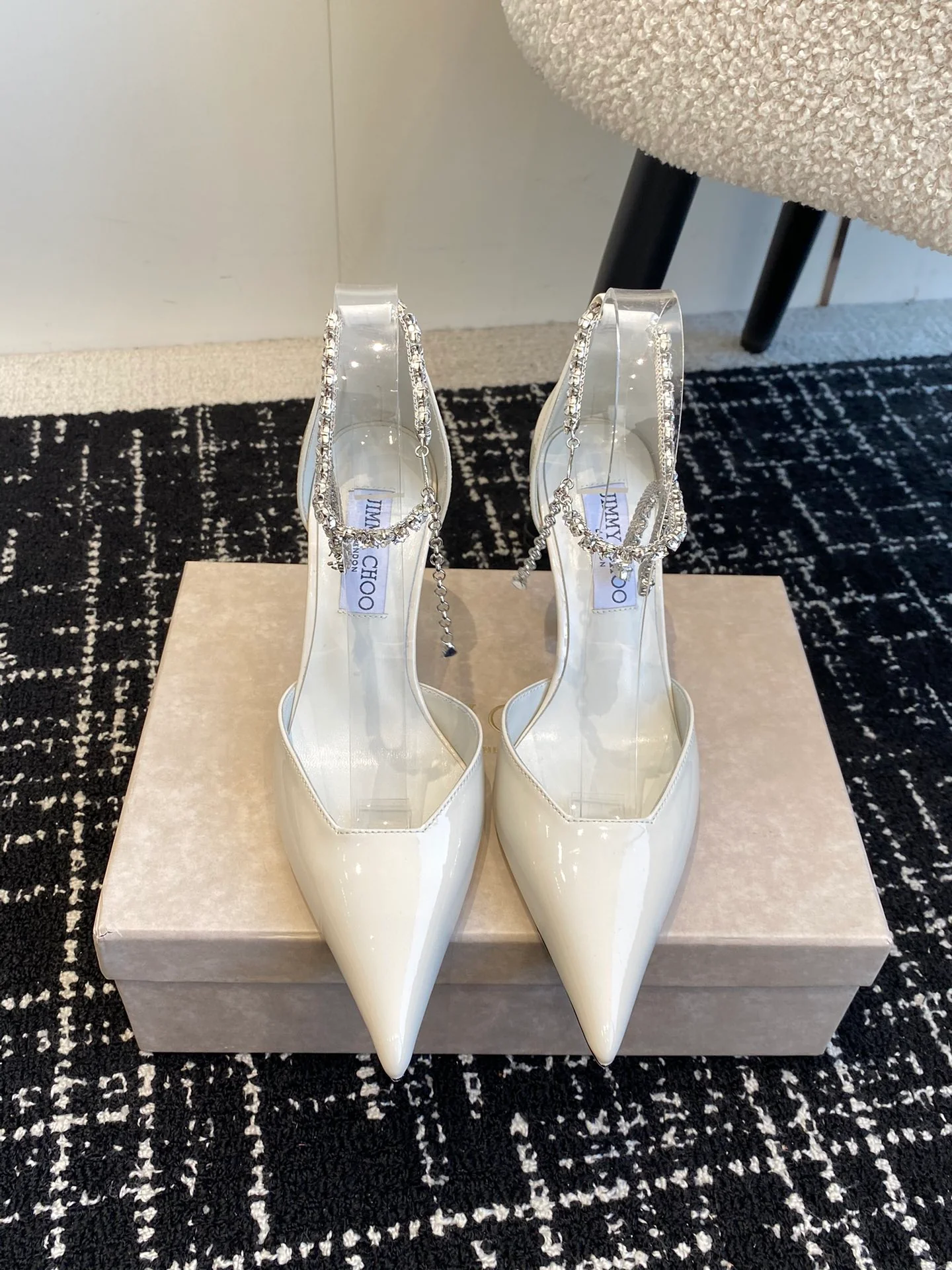 Туфли на высоком каблуке Jimmy 2024 - белые