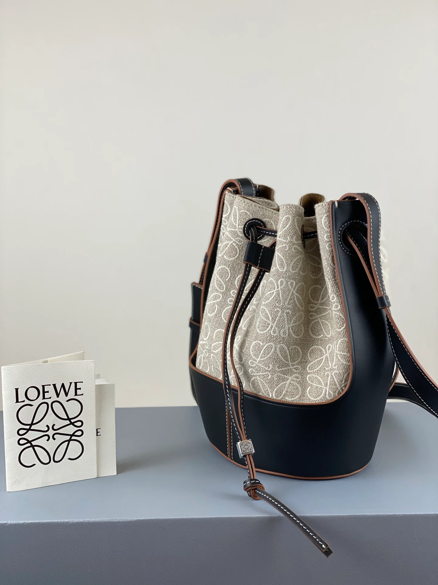 Loewe - Новая жаккардовая ткань Bucket