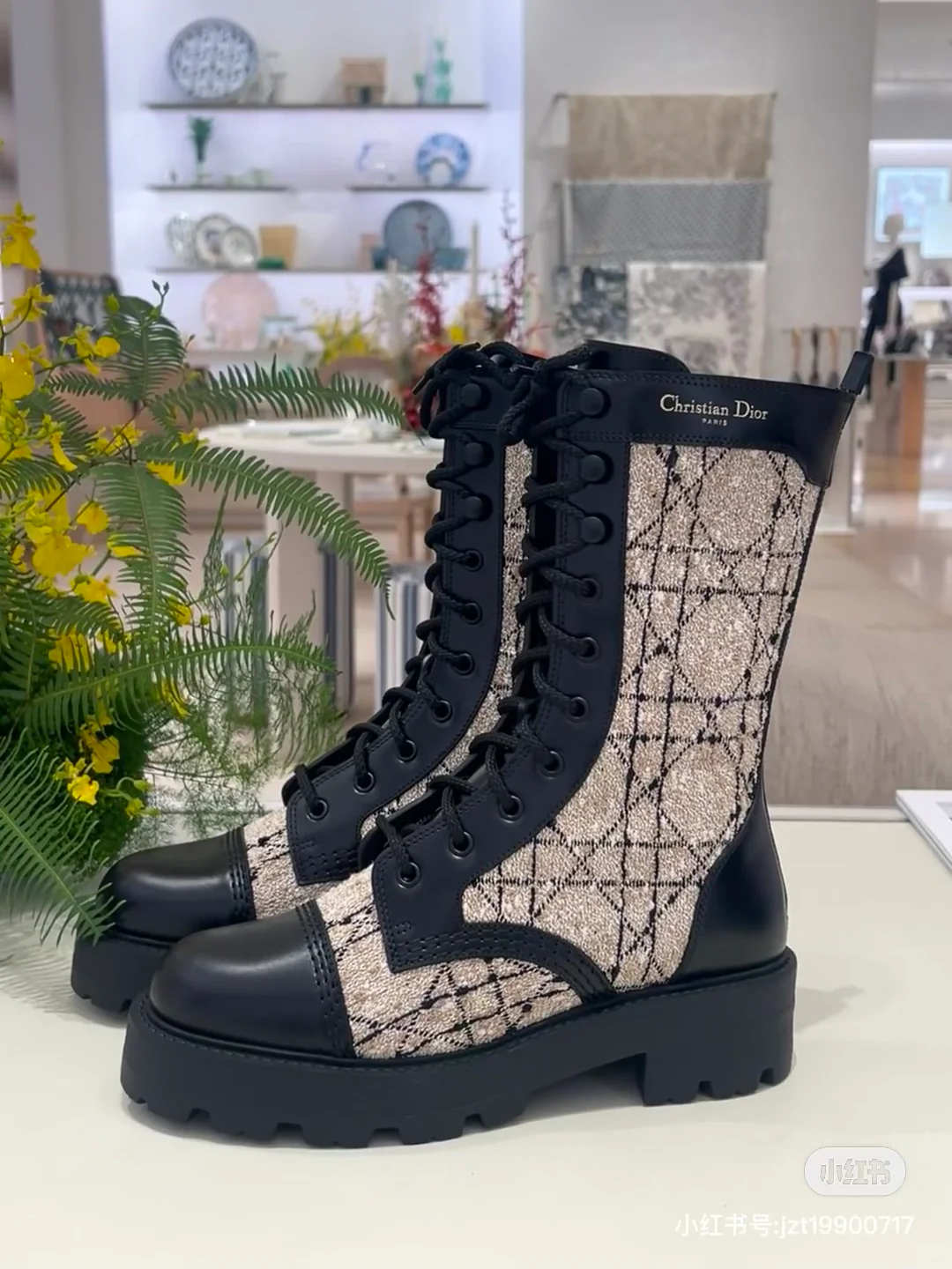 Ботинки Dior Dr. Martens средней высоты, модель 2024, коричневые, 1 шт.