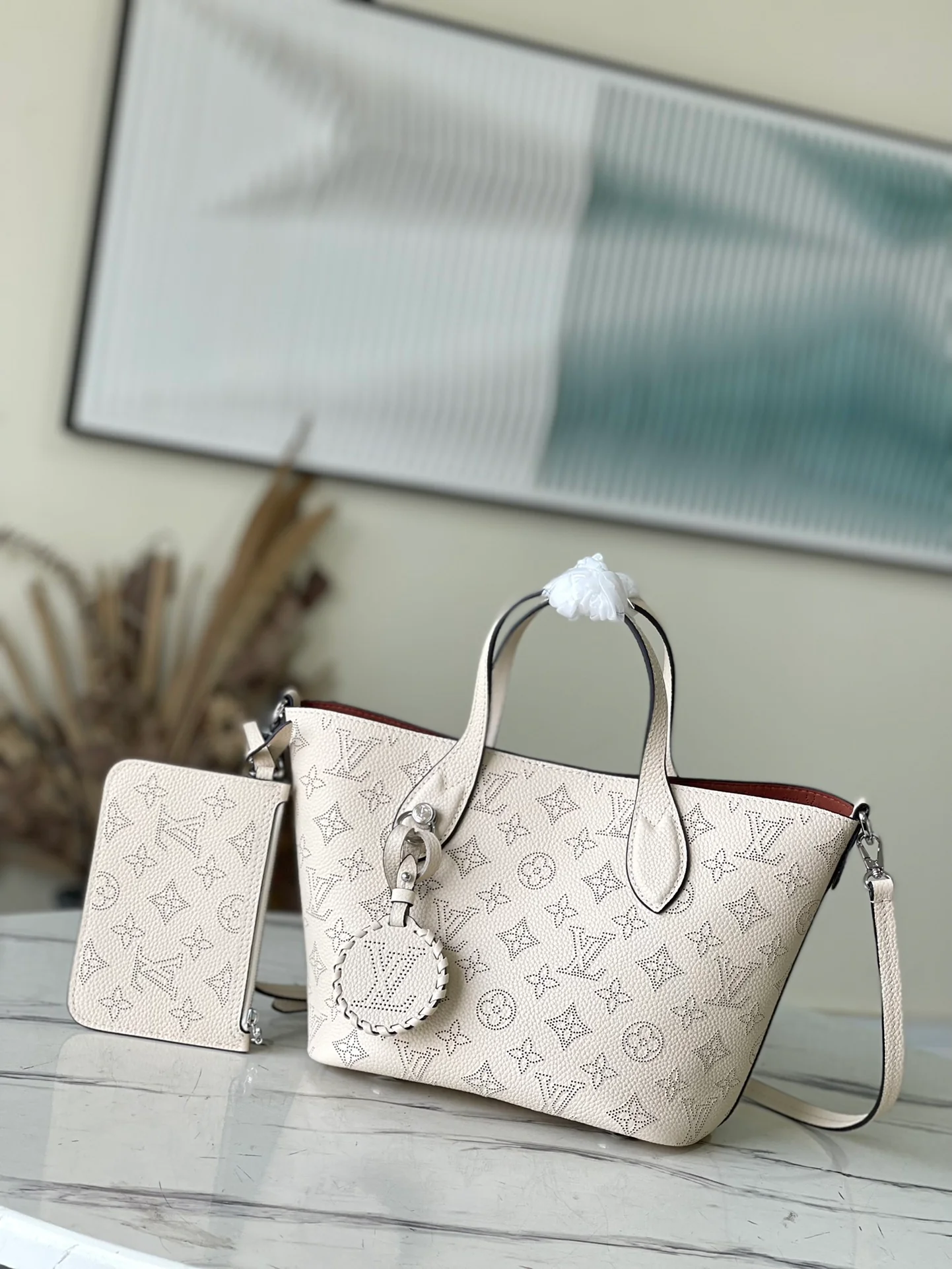 m21909-LV-blossom-pm-small-cream white