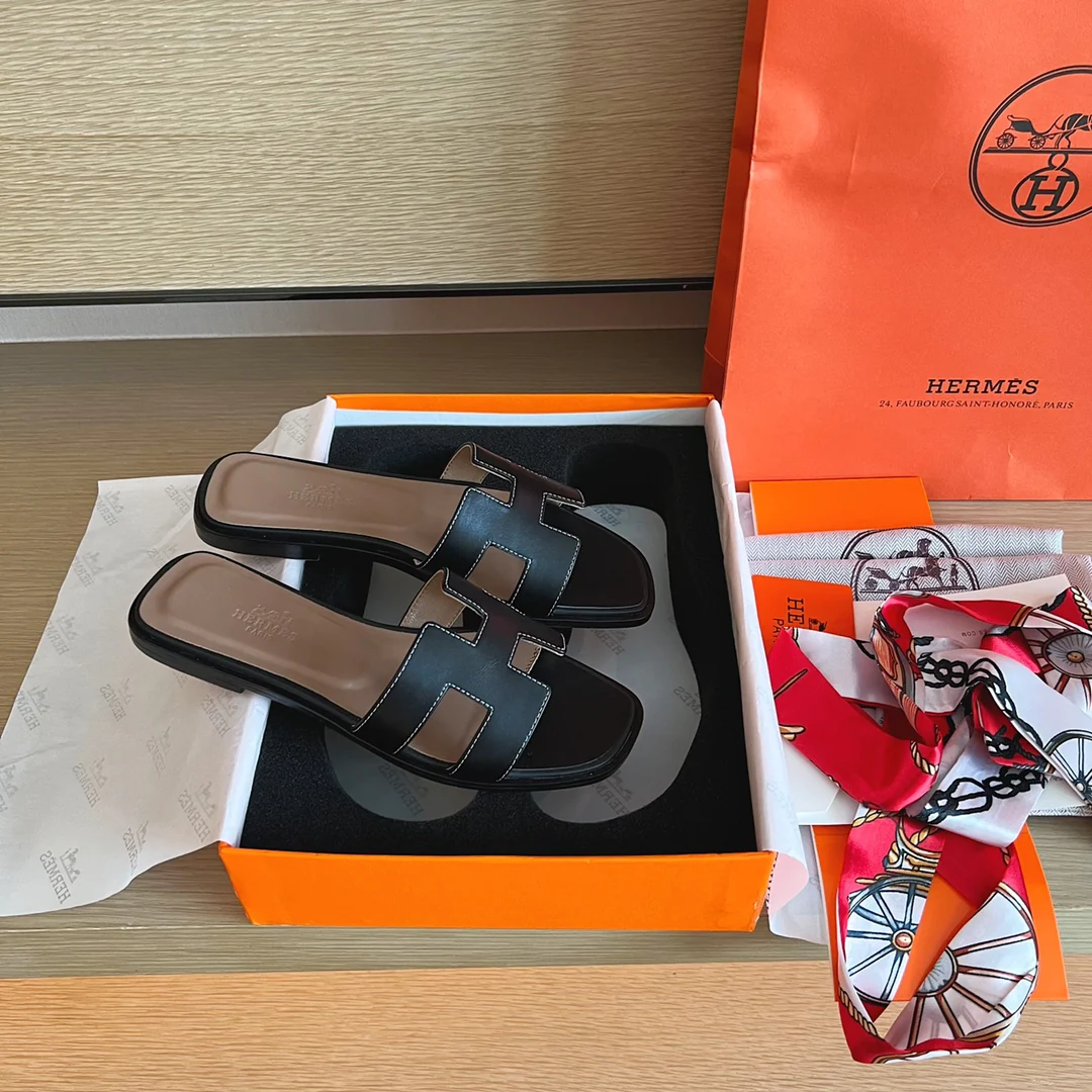 Классические домашние тапочки Hermes с буквой H - однотонная кожа - черно-коричневые