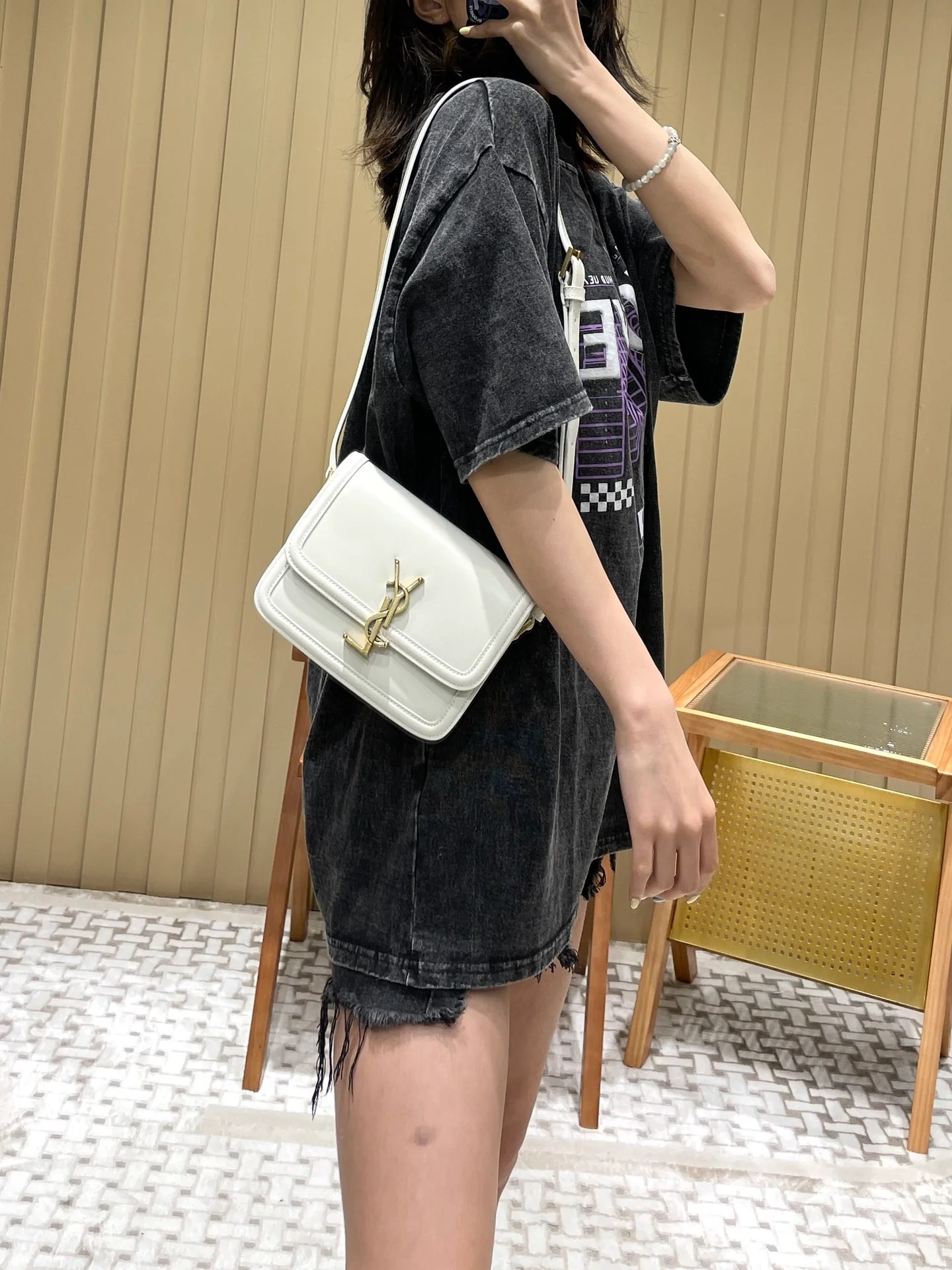 Сумка YSL Solferino Tofu Bag - белая - 18 см - На фото 1