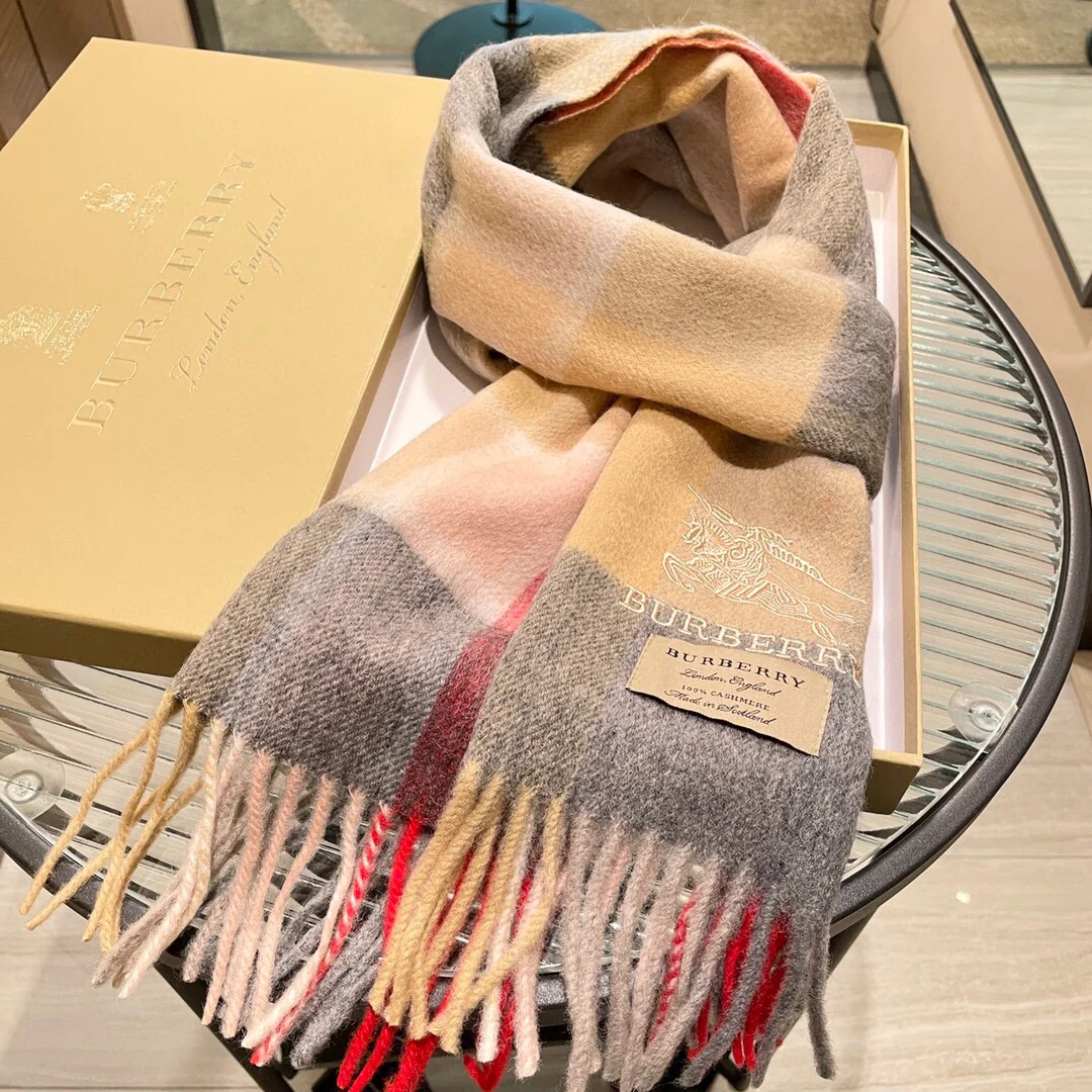 Классический кашемировый клетчатый шарф Burberry с узором 