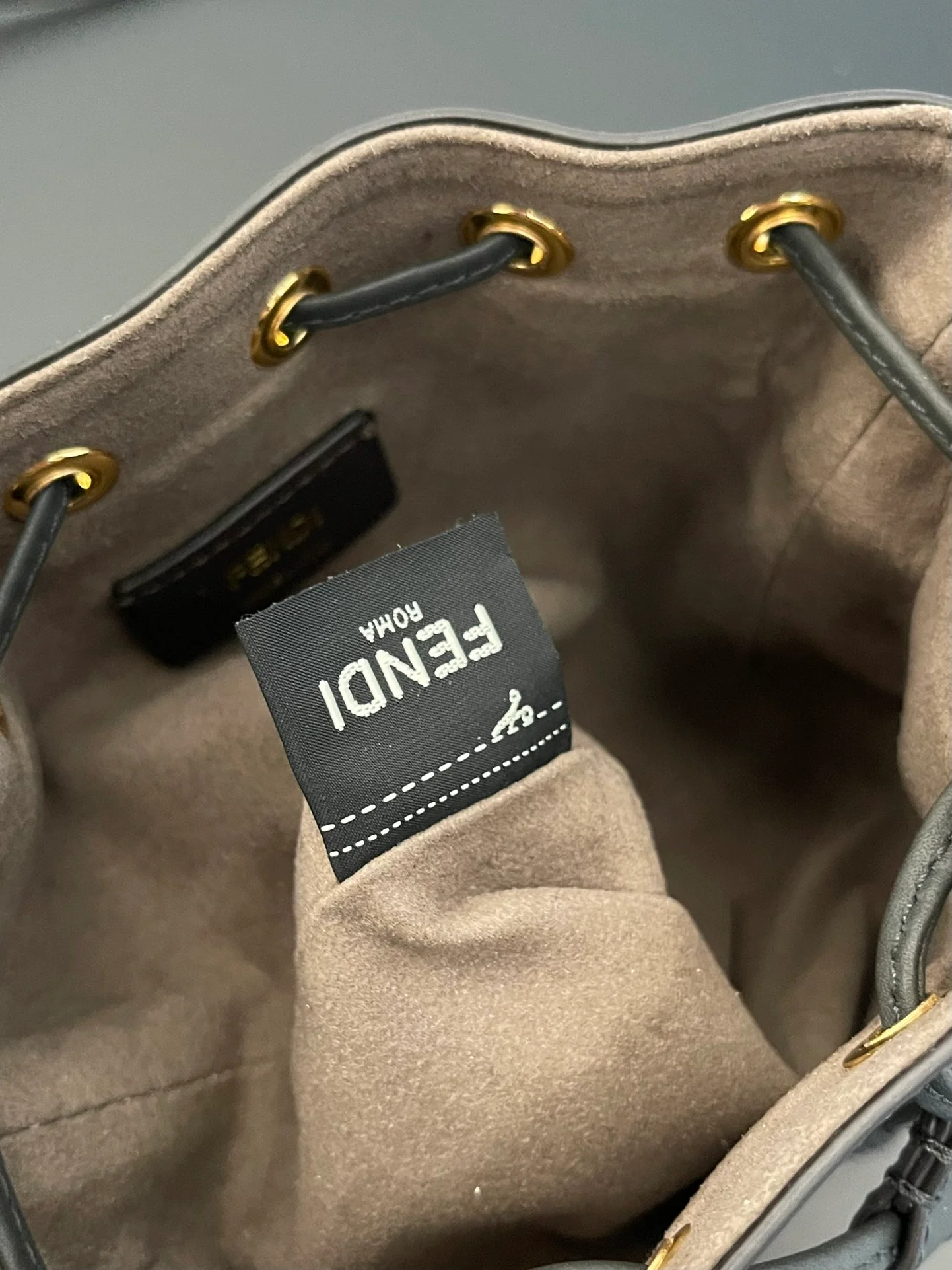 Сумка-ведро Fendi - канвас, вязаная ручка, клетчатый узор.