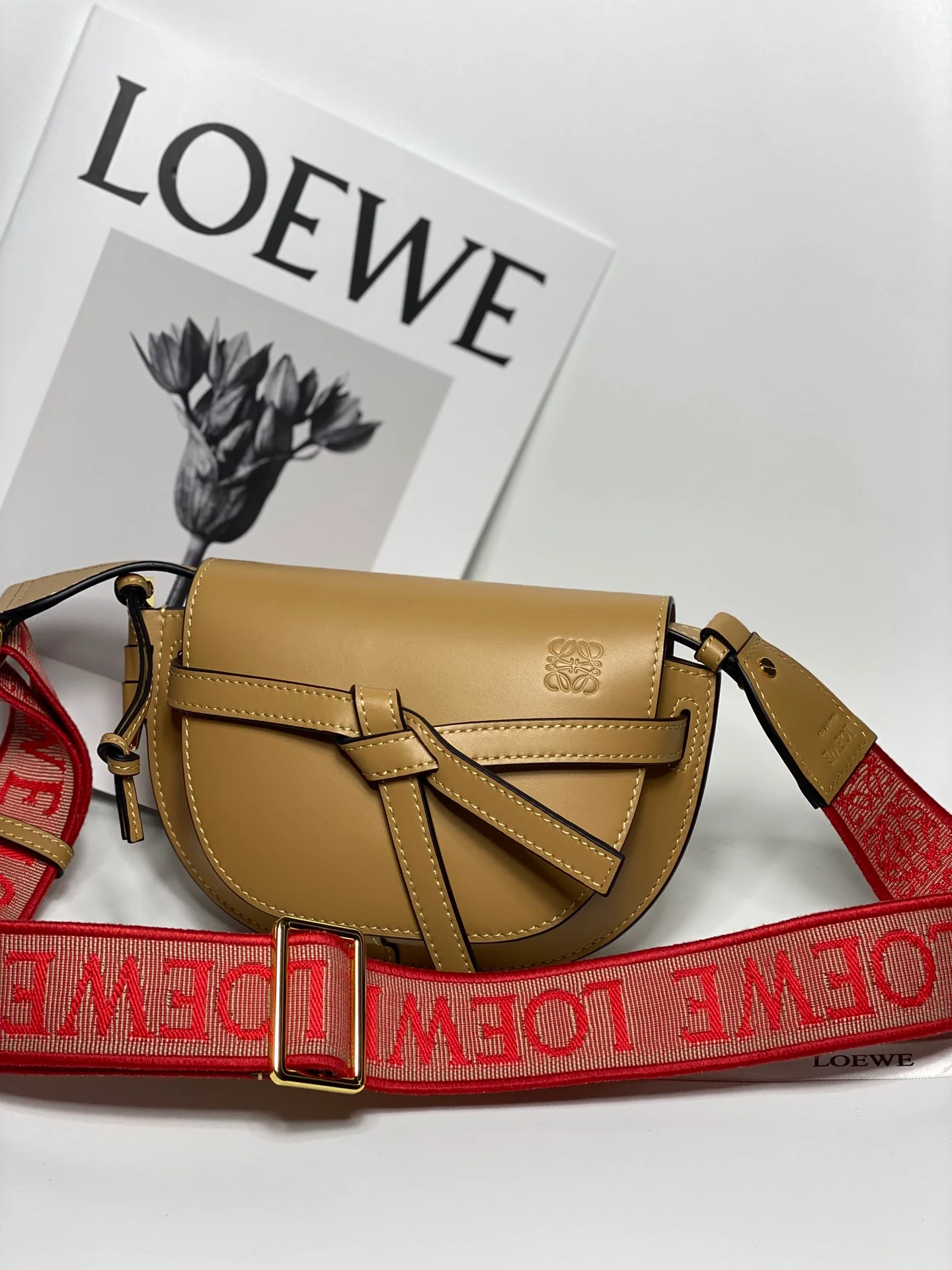 Сумка-седло Loewe-gate Letter с широким плечевым ремнем - мини