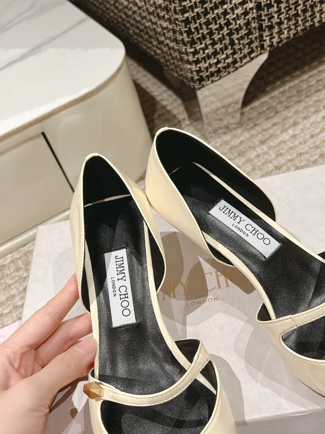 Jimmy - Простые туфли на высоком каблуке с острым носком - Белые