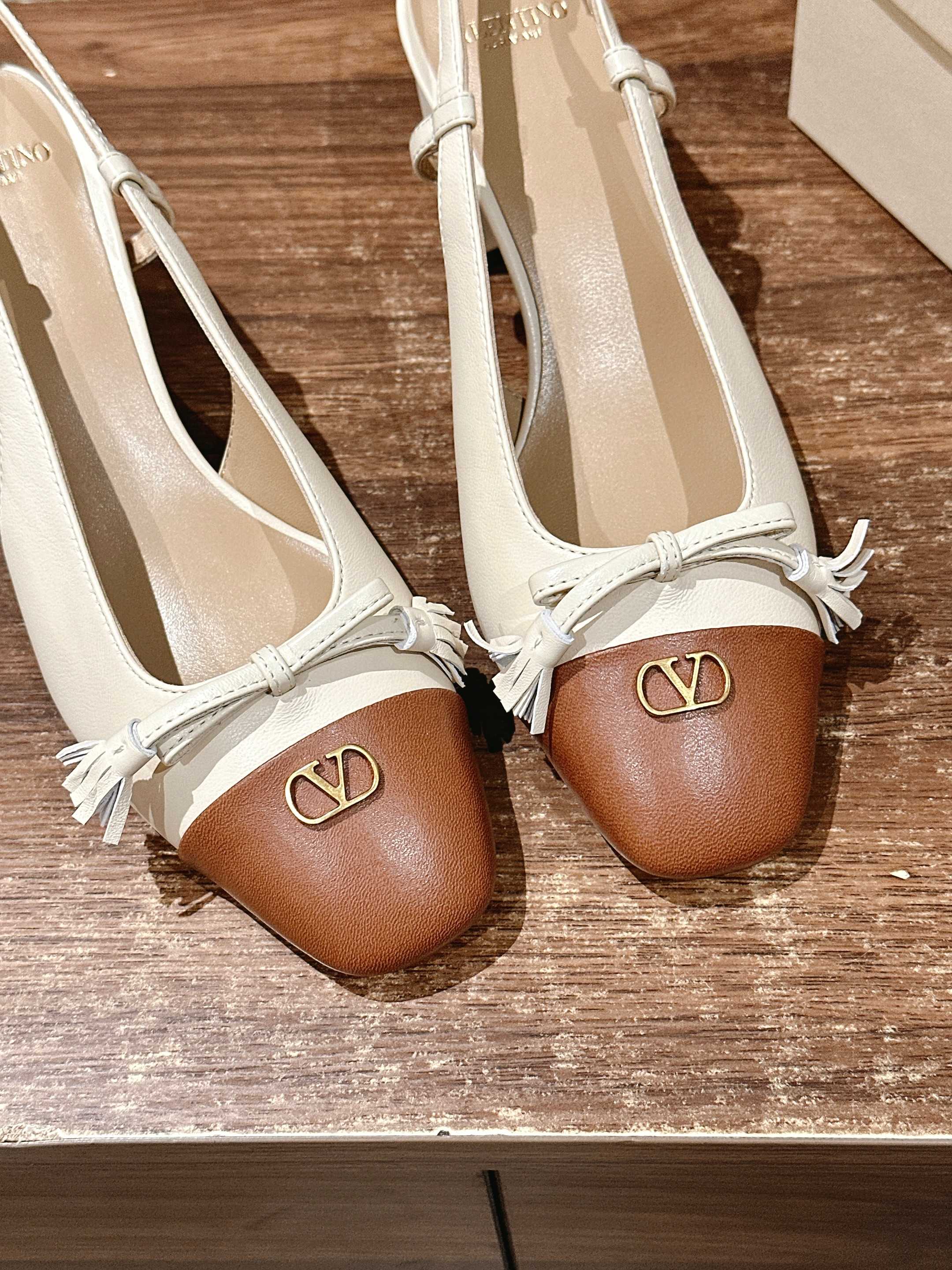 RV - Туфли на толстом каблуке с закрытым носком - Белые