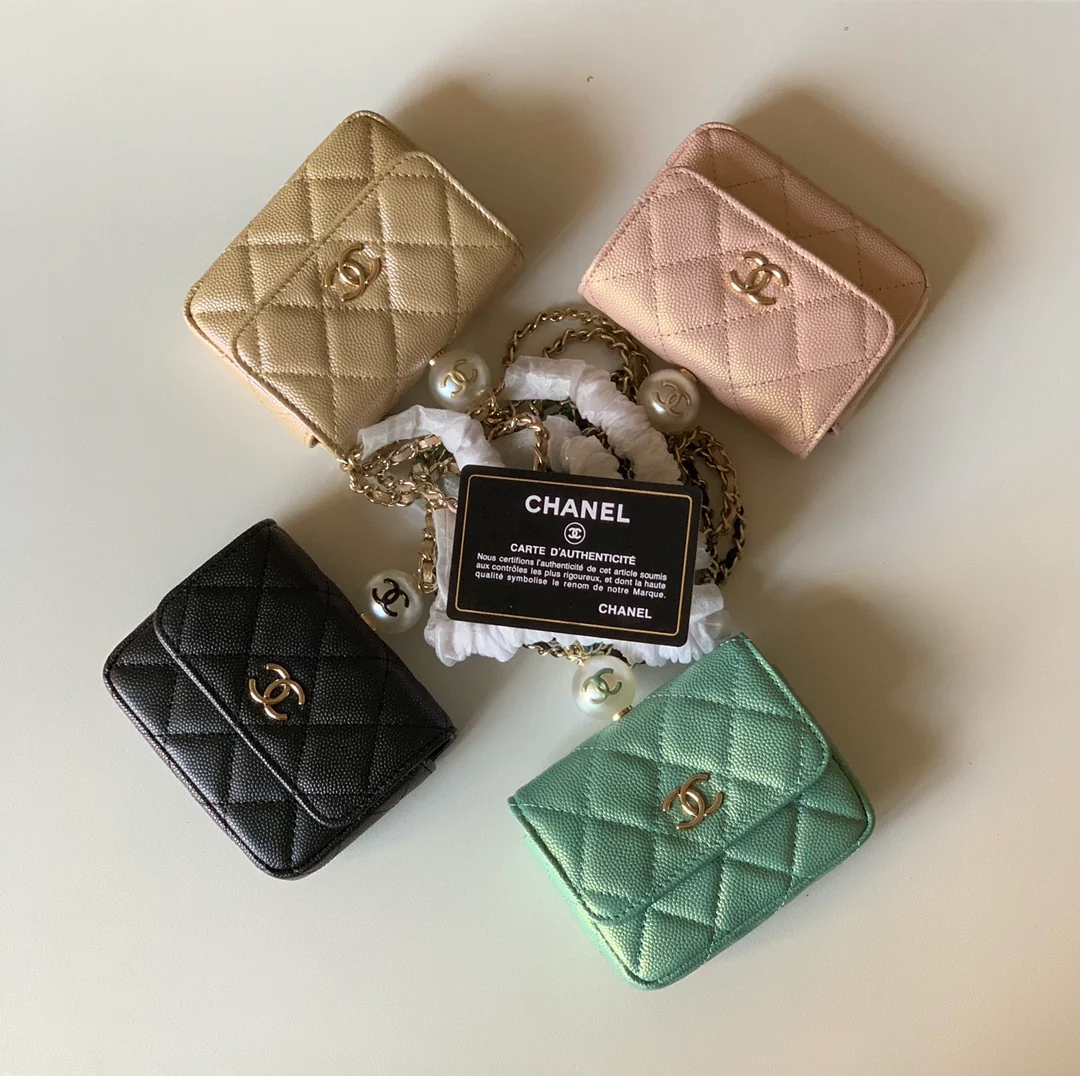 Монетоприемник Chanel с жемчужной цепочкой - 1 шт.