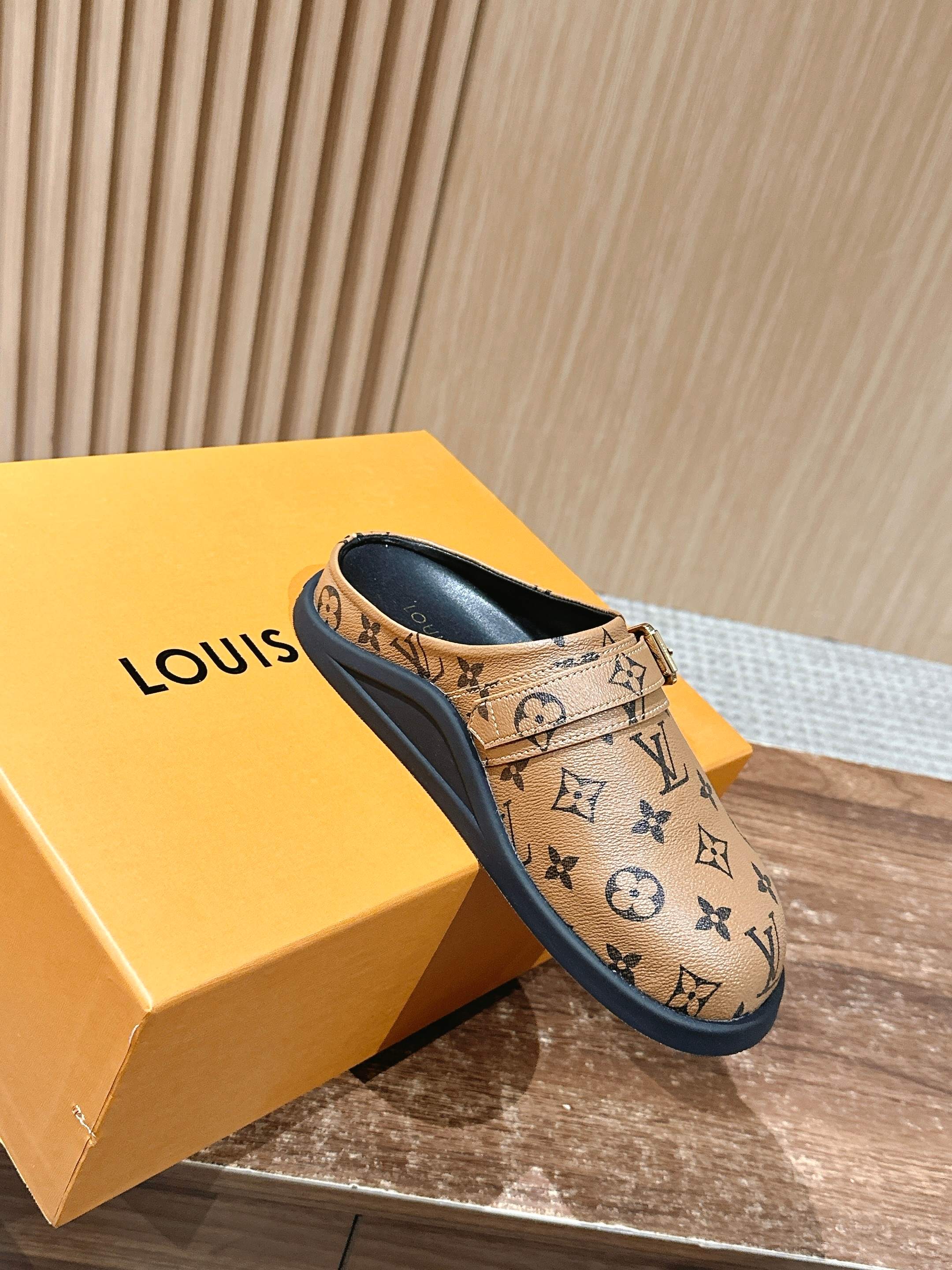 Новинка LV 2025 - Обувь Birkenstock - Монограммный узор - Светло-коричневый