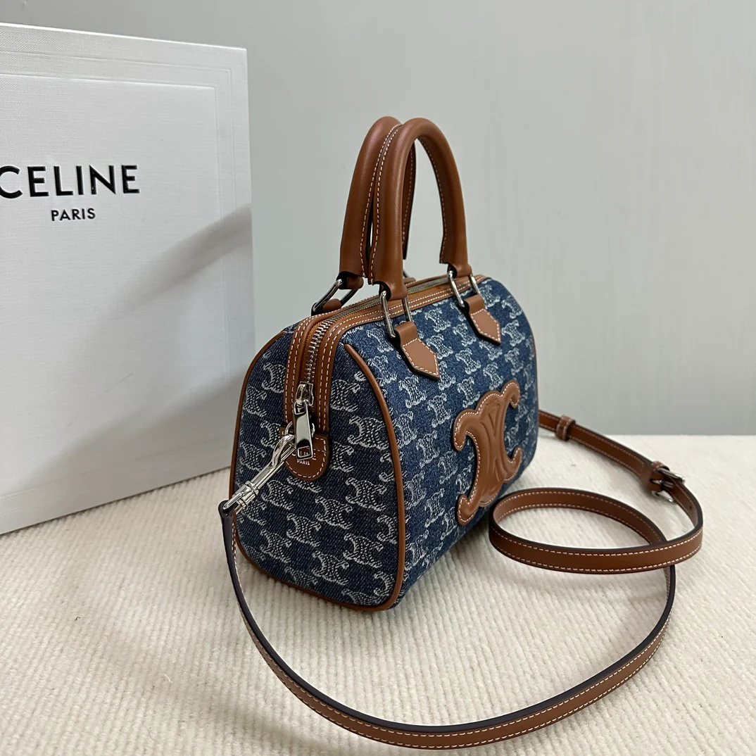 Celine – Триумфальная арка Boston Bun – Джинсы с монограммой