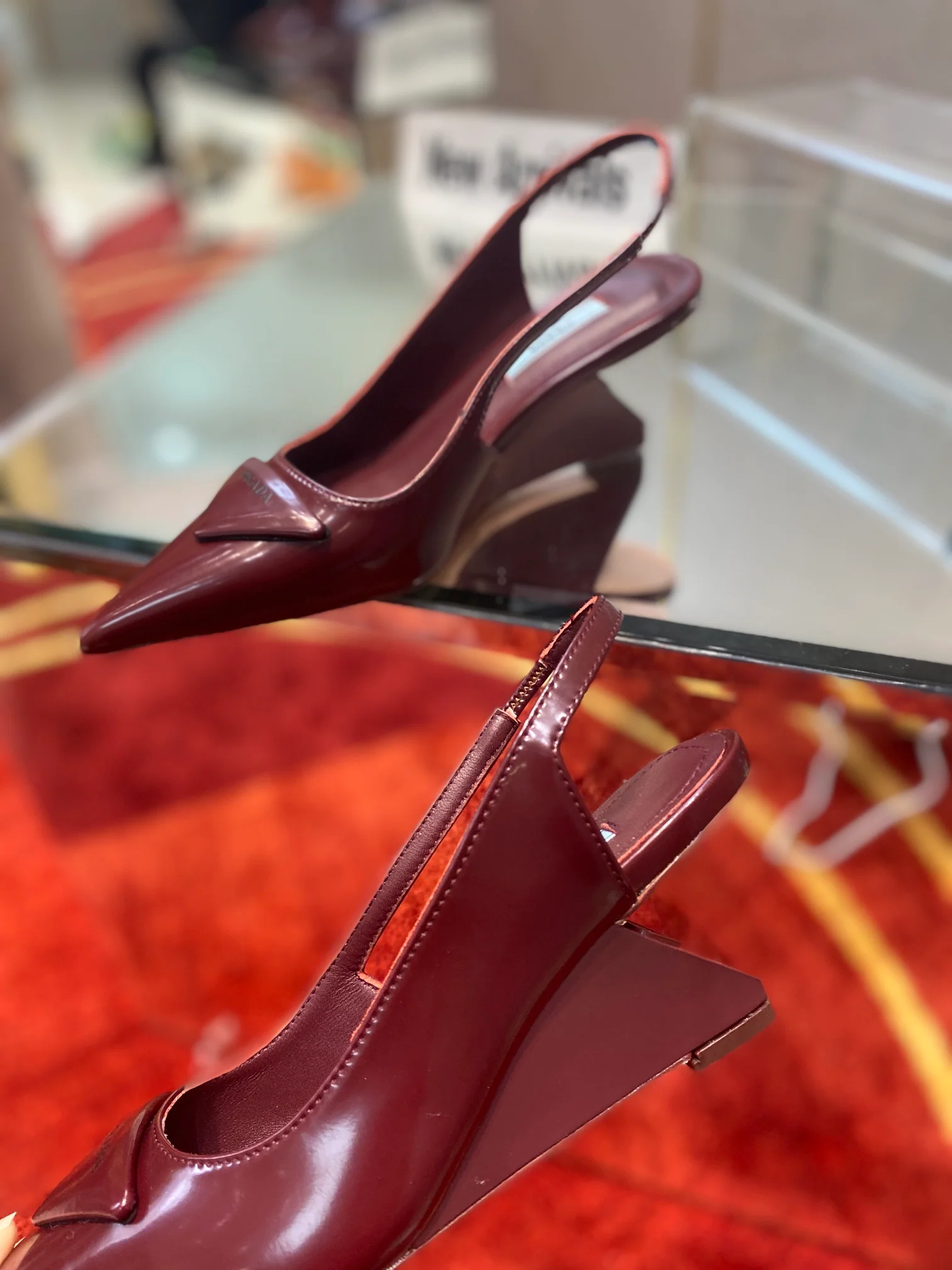 Туфли Prada - Prada - лакированные сандалии на низком каблуке - бордовые