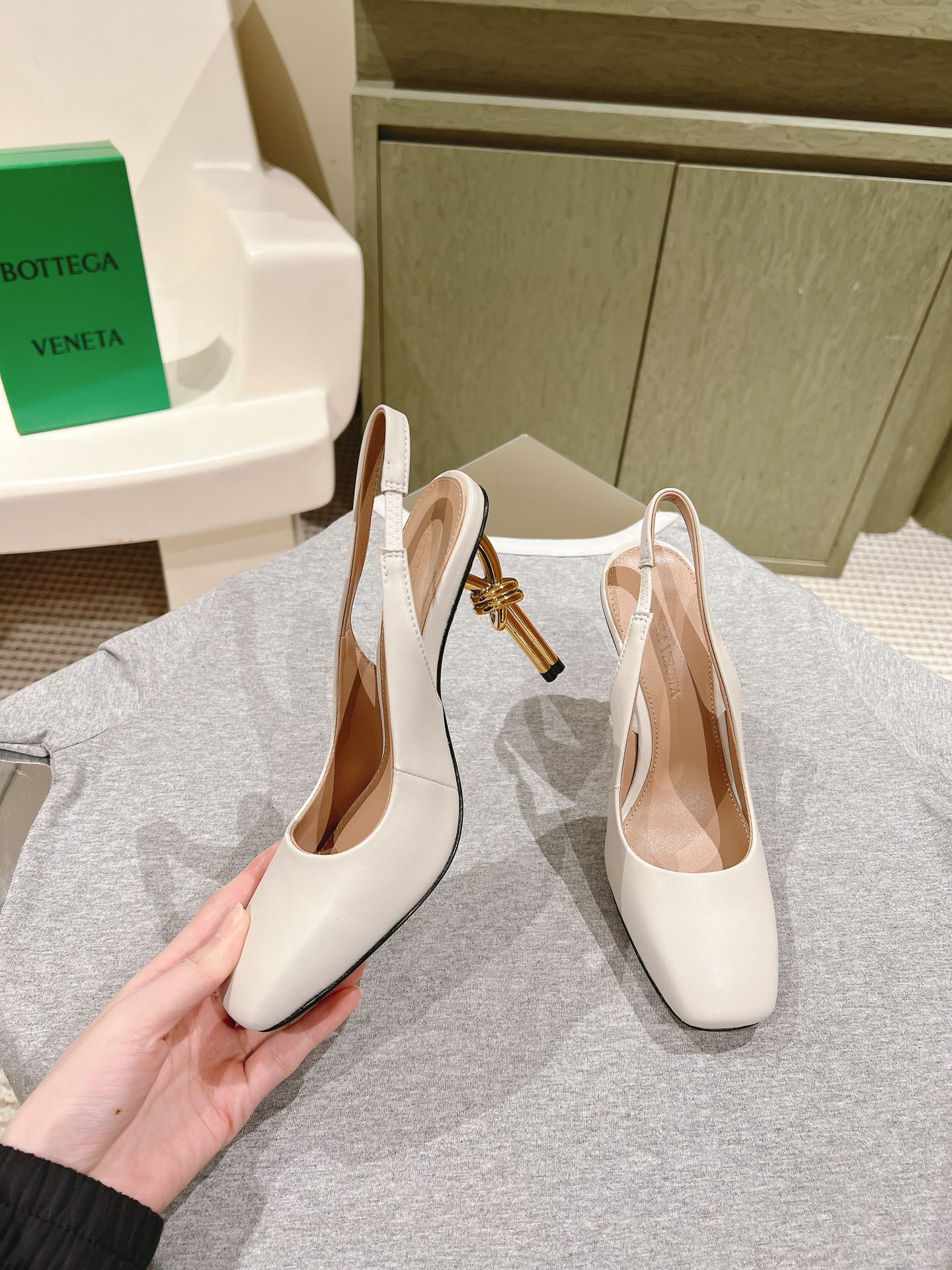 BV-2024 Металлизированные вязаные туфли на высоком каблуке - белые