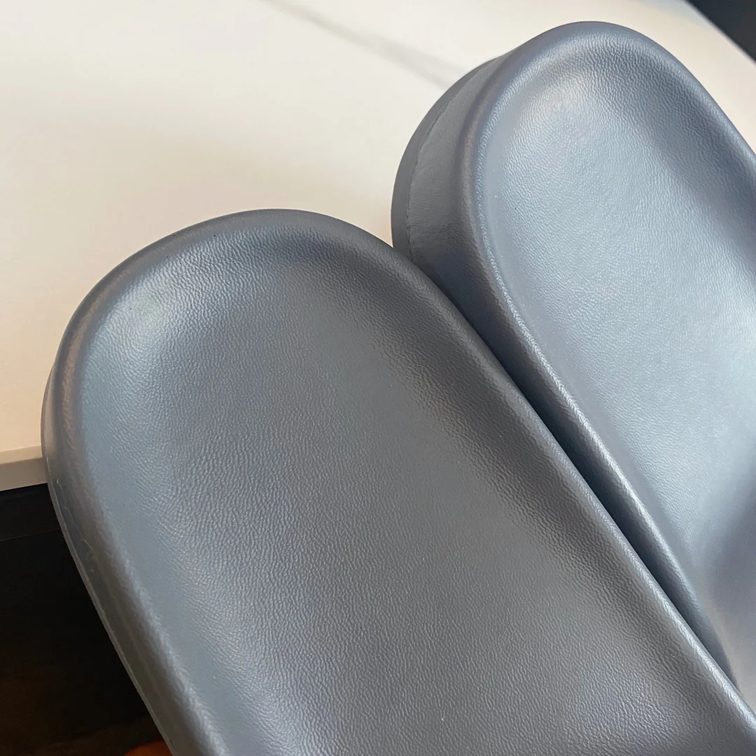 Balenciaga - Серые тапочки