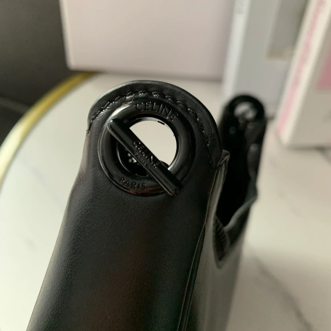 Сумка Celine Ava Moon Chain Bag - черная