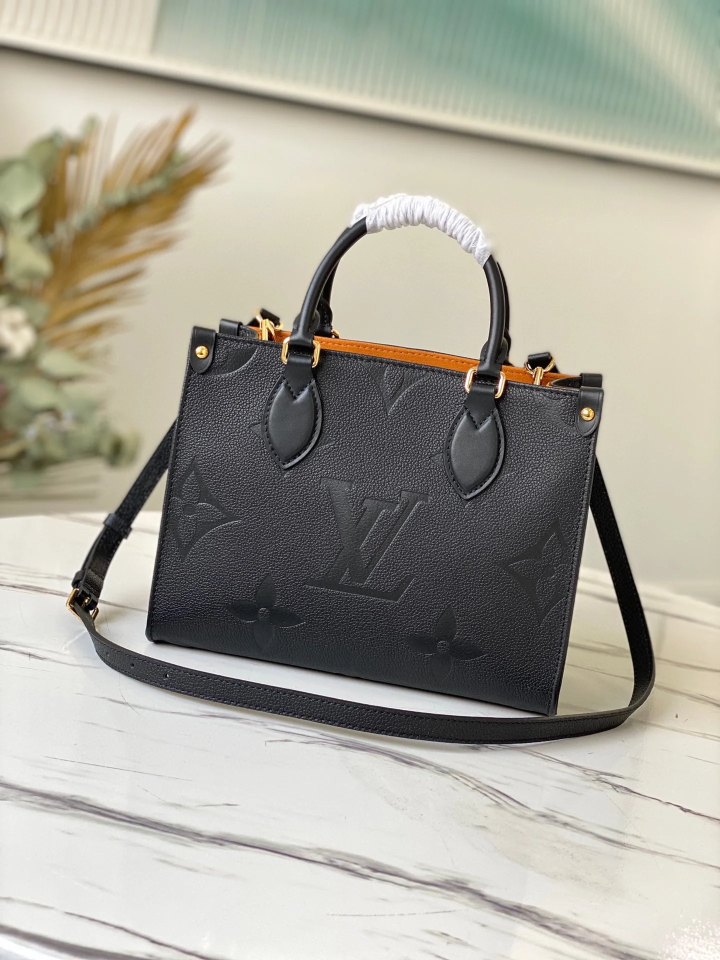 m45660-Black-onthego-pm