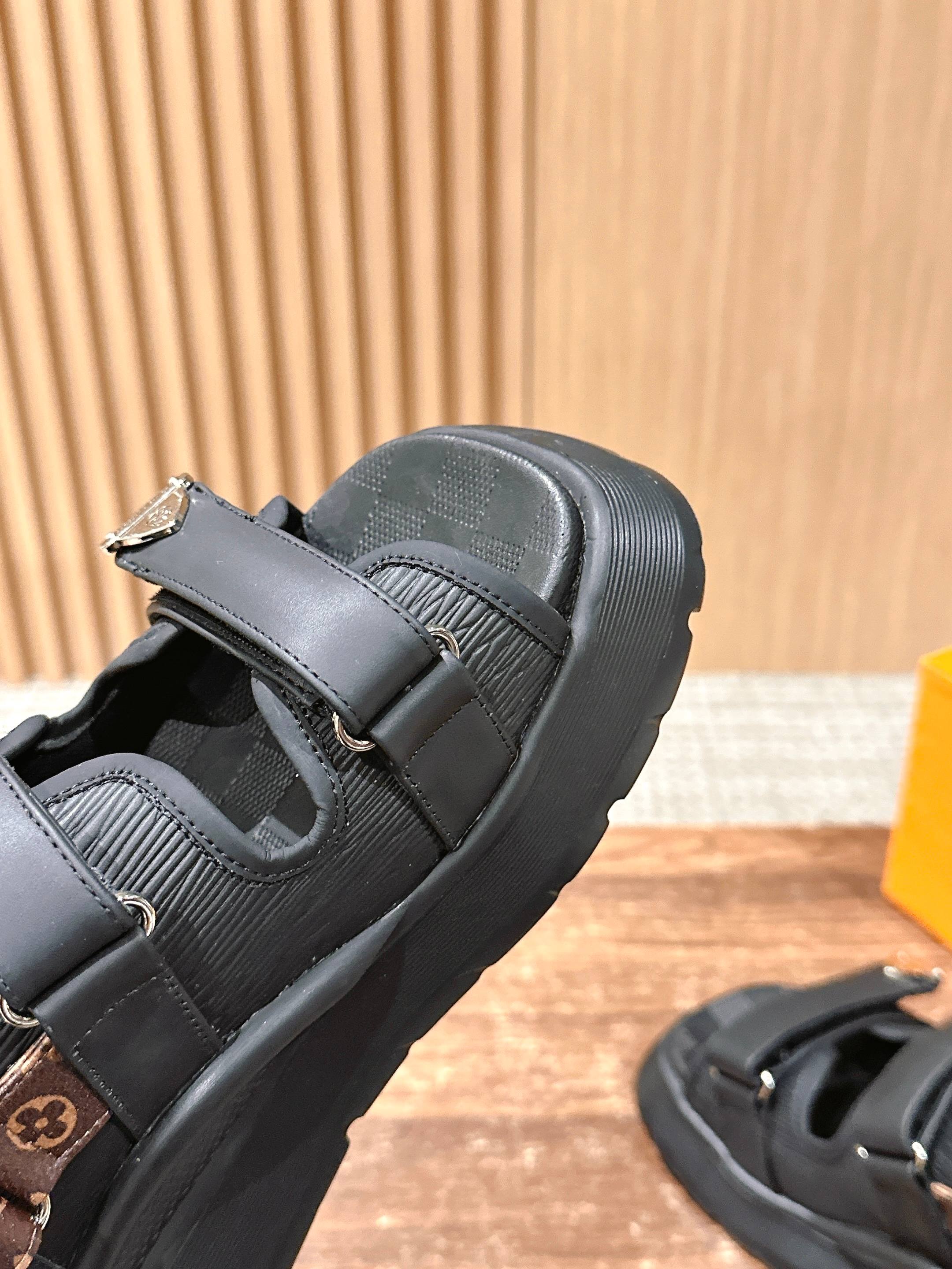 Новая коллекция LV ?Ранняя весна 2025? — кожаные замшевые сандалии — черные.