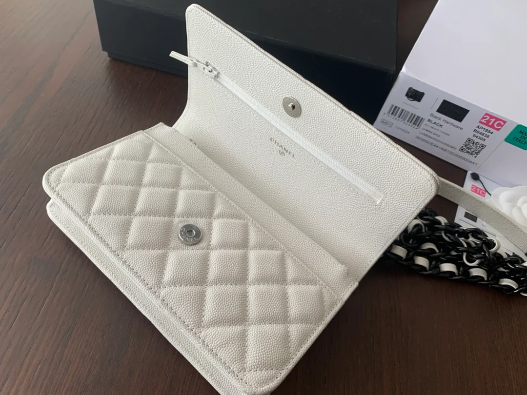 Chanel WOC - Белая глютеновая кожа - Черная пряжка