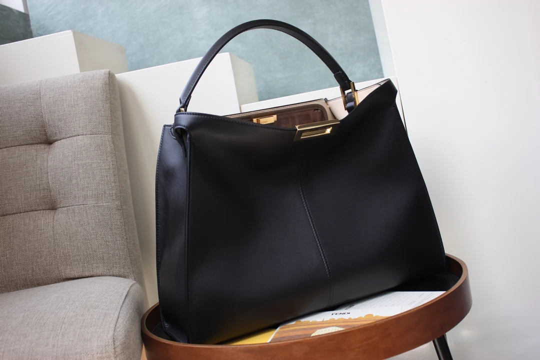 Большая черная кожаная сумка Fendi Peekaboo Lite