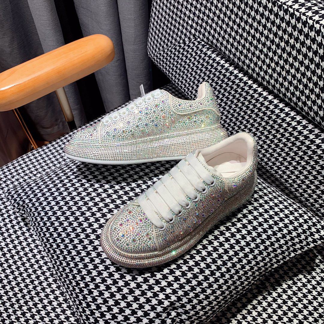 Классические белые кроссовки McQueen — серебристые с крупными бриллиантами