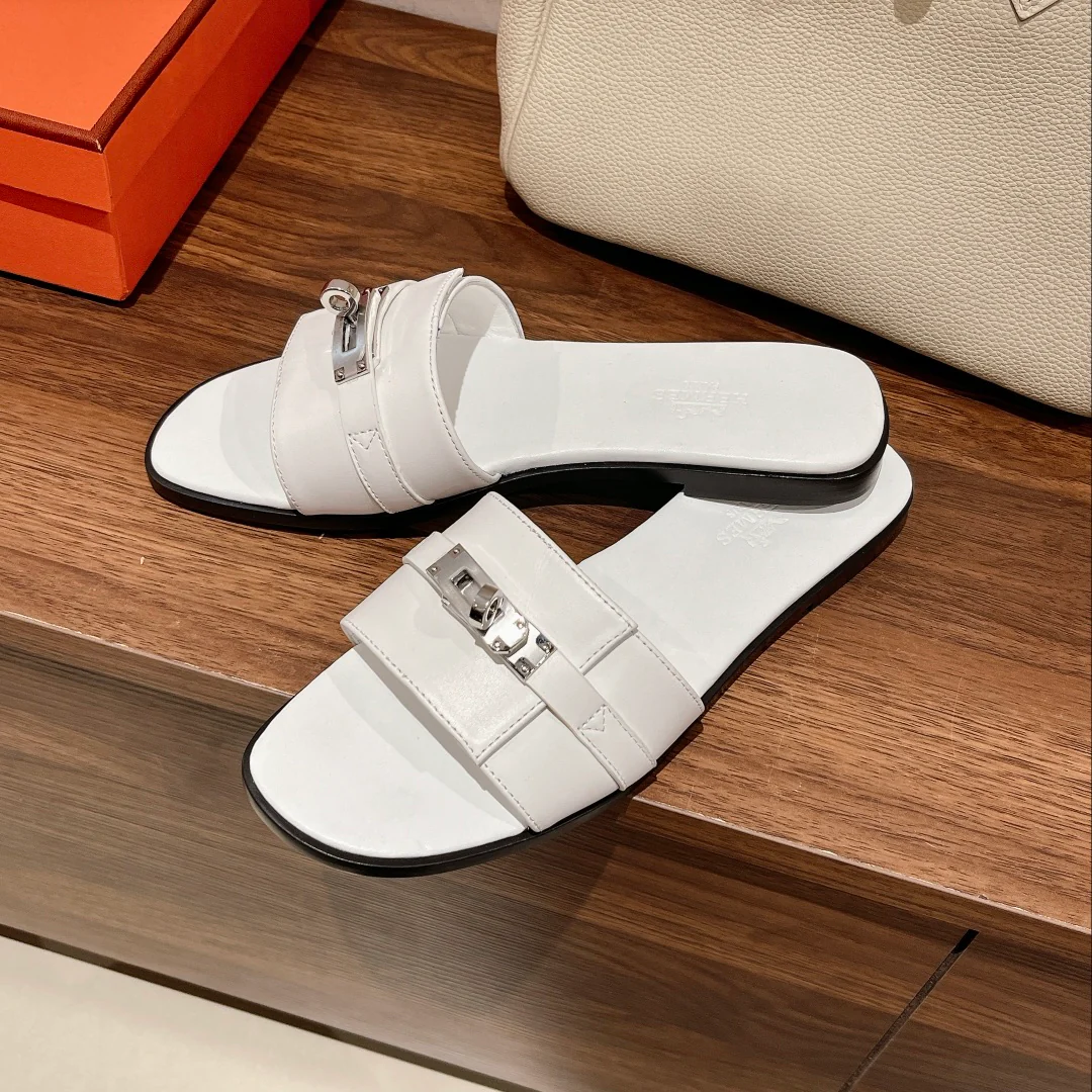 Весенняя коллекция Hermes 2023 — Новинка в бутике — Тапочки из нержавеющей стали с пряжкой Kelly — Белые