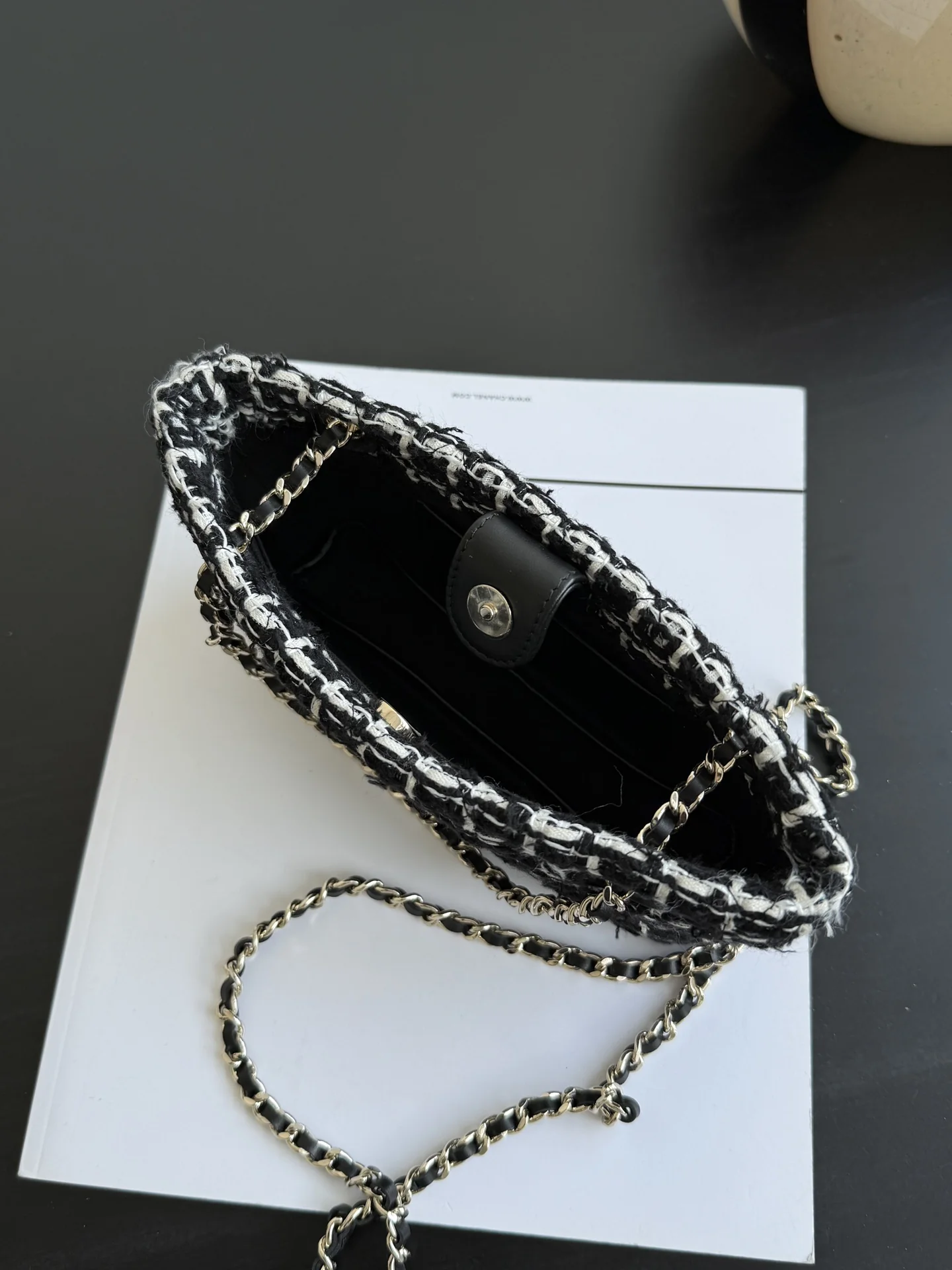 Мини-сумка Chanel 25c из черной шерсти