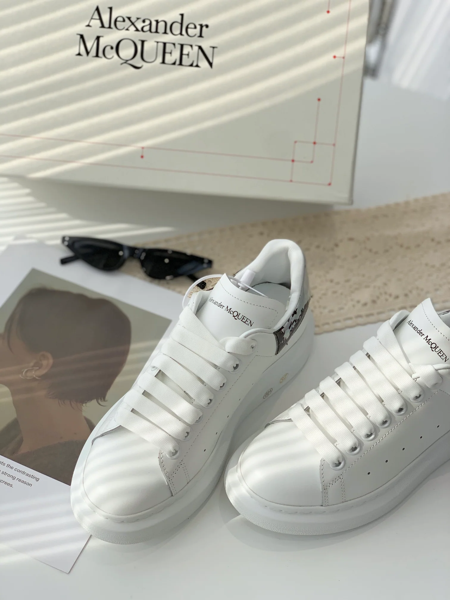 McQueen - Улучшенные классические белые кроссовки - Серебристо-черные