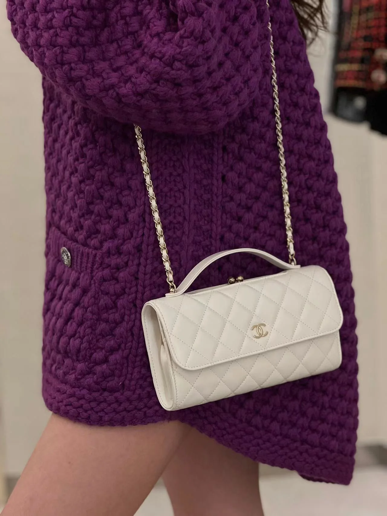 Вечерняя сумочка Chanel, новинка 2022 года - белая.