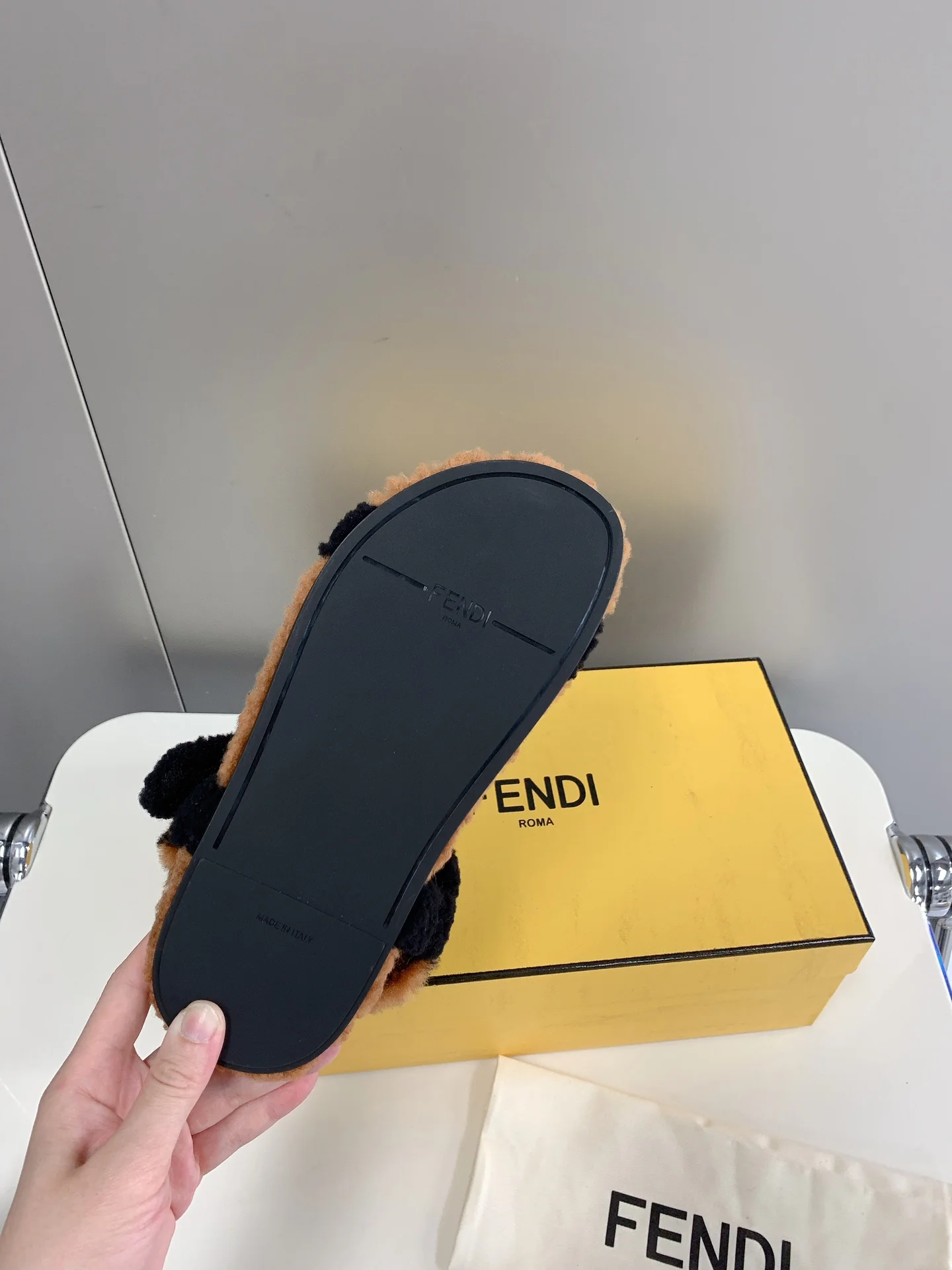 Fendi - Мягкие сандалии - Коричневые - Черные