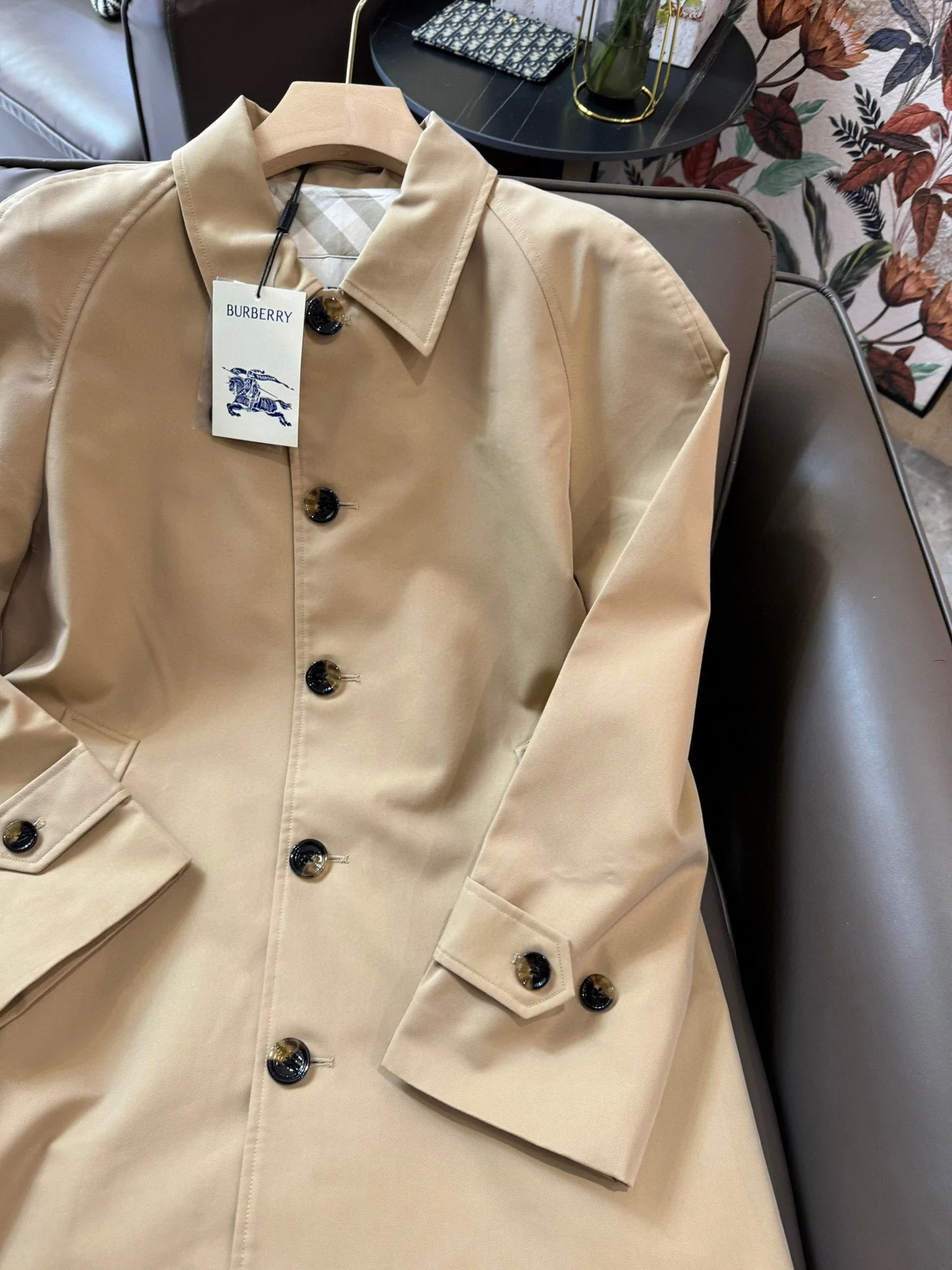 Тренч Burberry 2403-24ss на пуговицах, светло-коричневый.