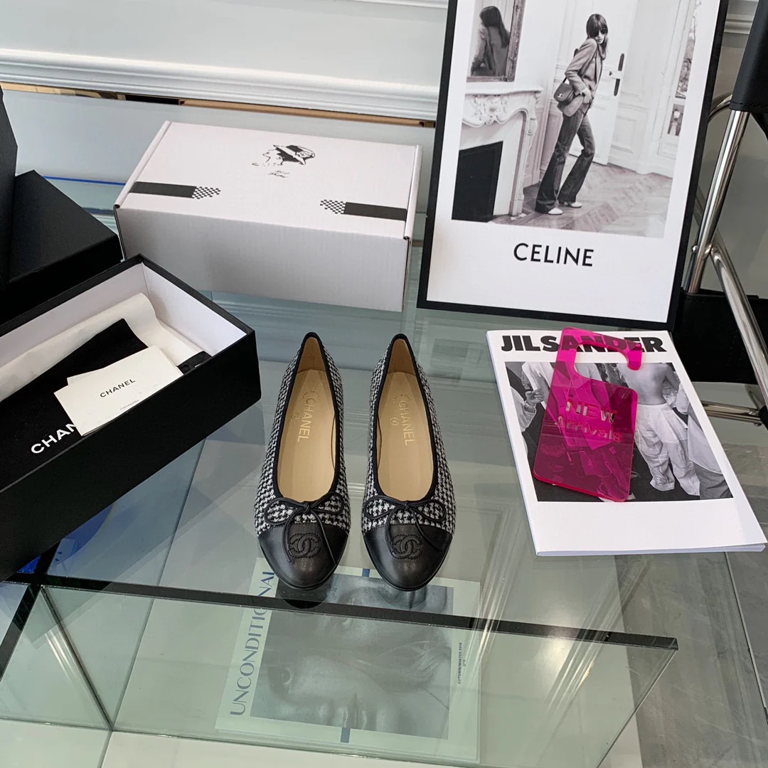 Классические балетки Chanel - черные в клетку