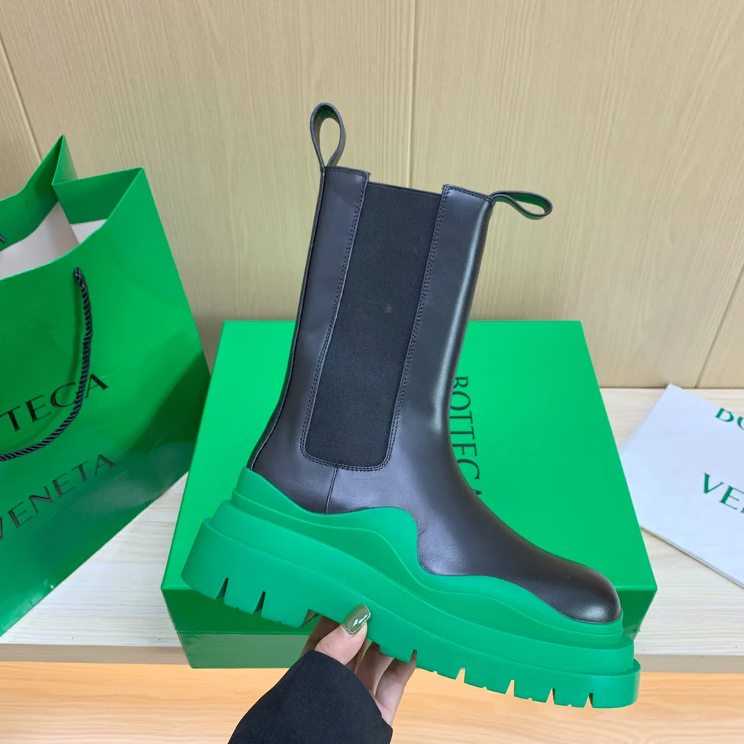 Новые ботинки средней высоты BV-22 из осенне-зимней коллекции - зеленая подошва.