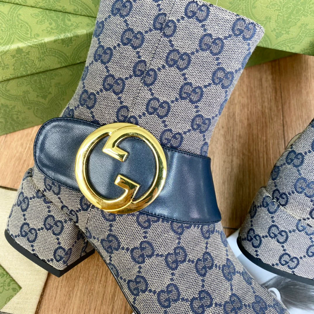 Новинка сезона осень/зима Gucci 22ss - Классические ботильоны с золотой пряжкой - Монограмма - 2