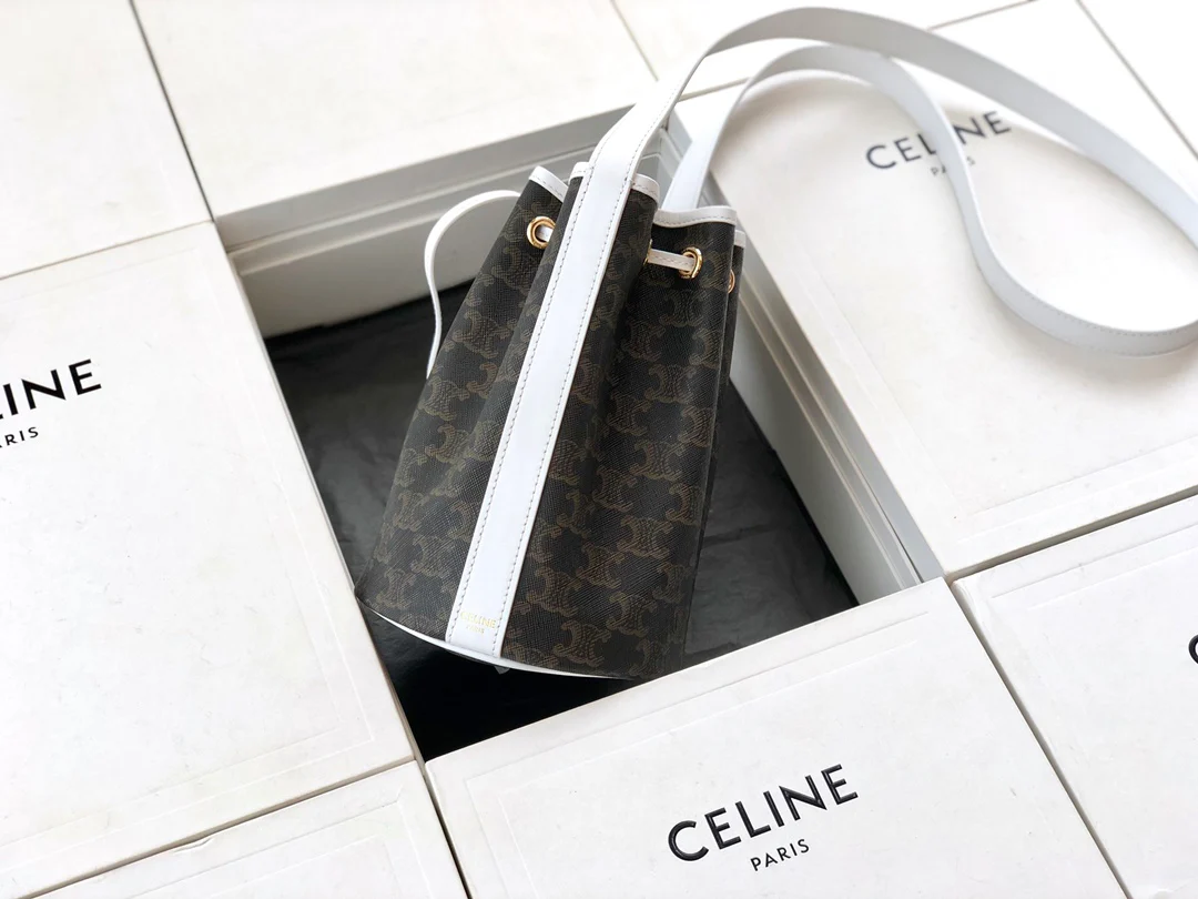 Маленькая холщовая сумка Celine Triomphe на завязках - белая, с монограммой.