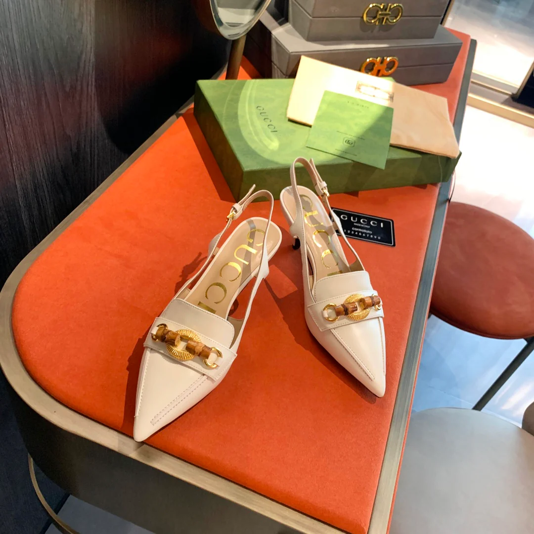 Босоножки Gucci с острым носком на низком каблуке