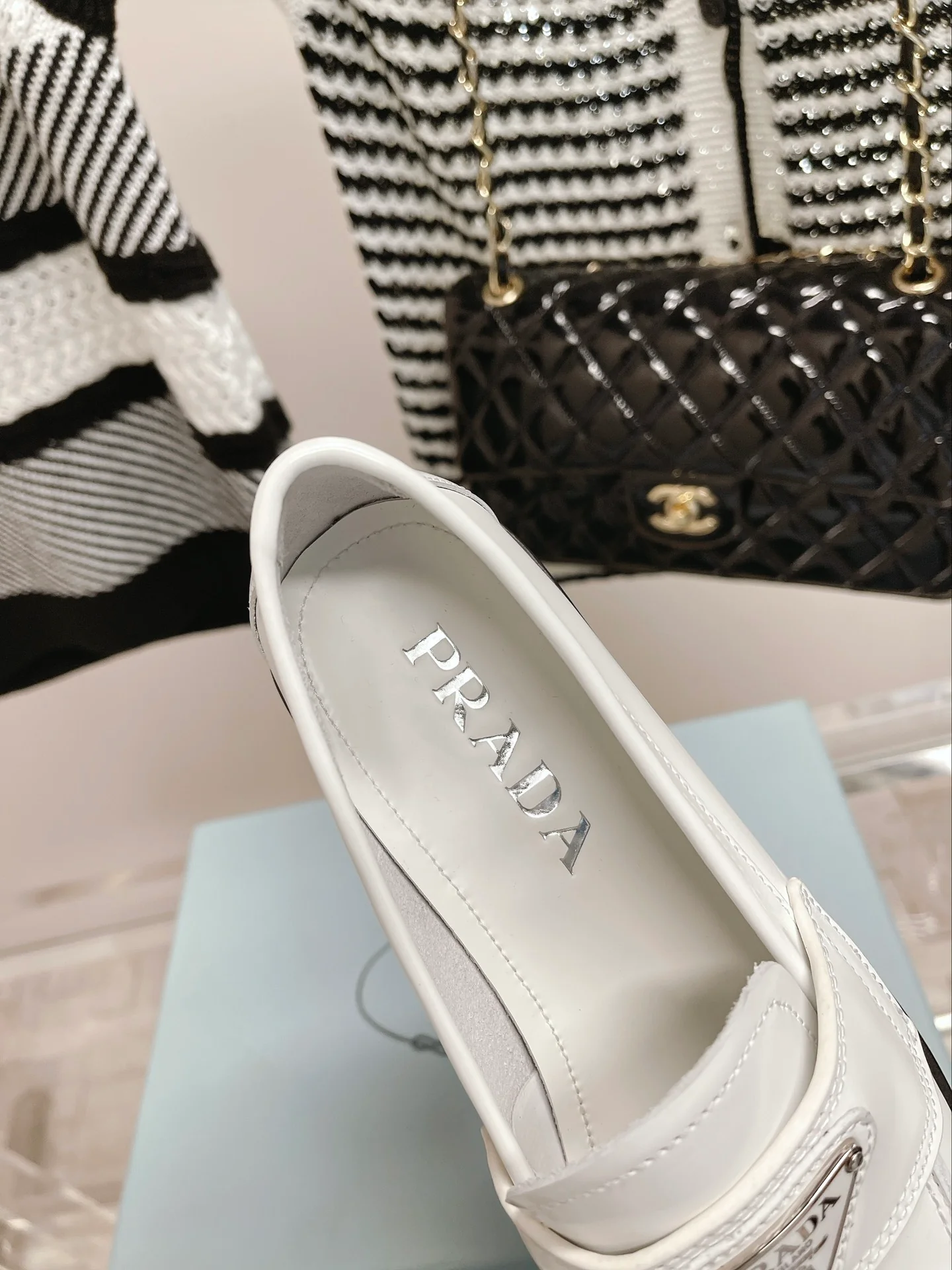 Prada - Новейшая обновленная коллекция - Обувь Alo