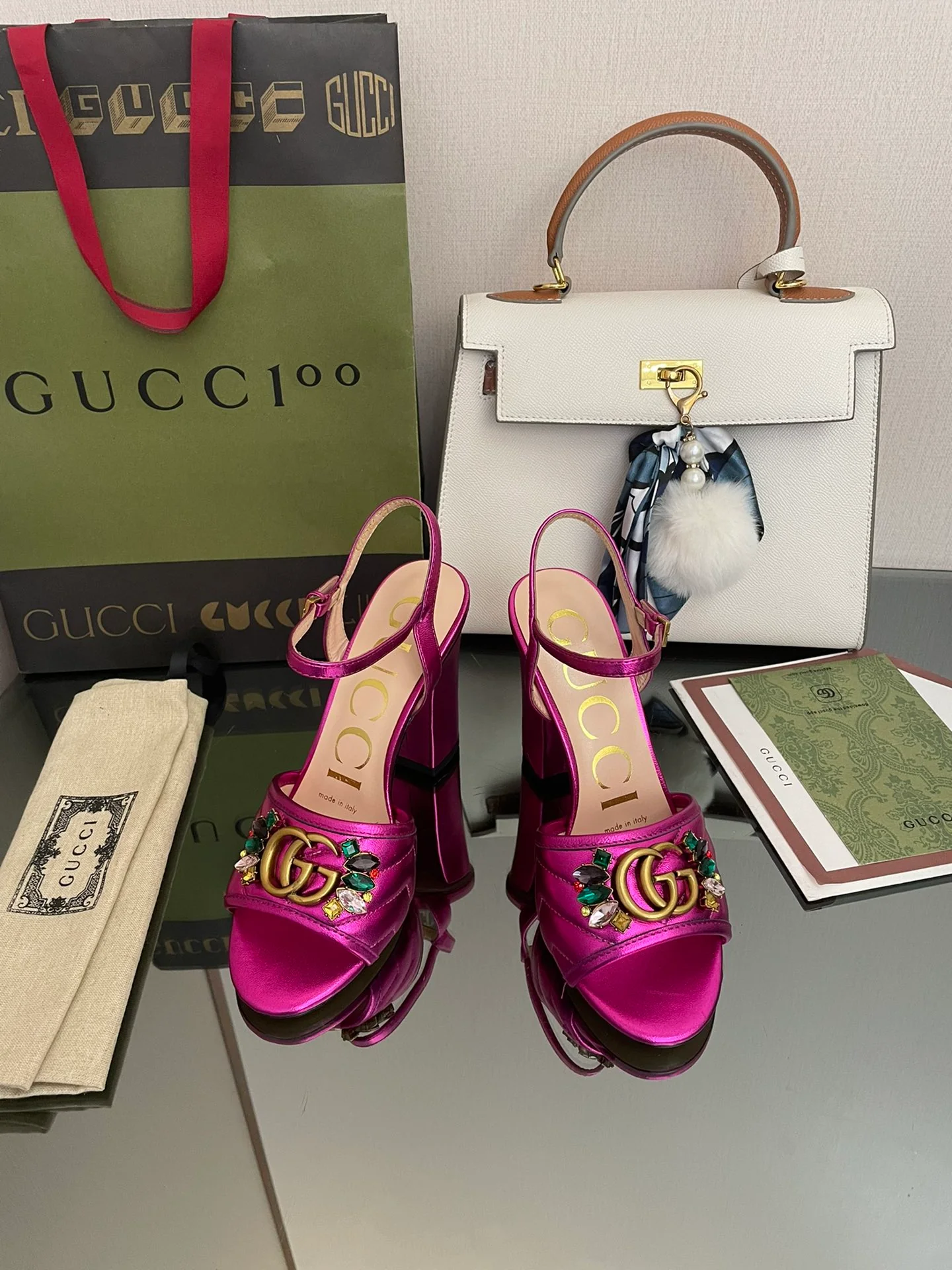 Босоножки Gucci 2022 на высоком каблуке, украшенные стразами - 1