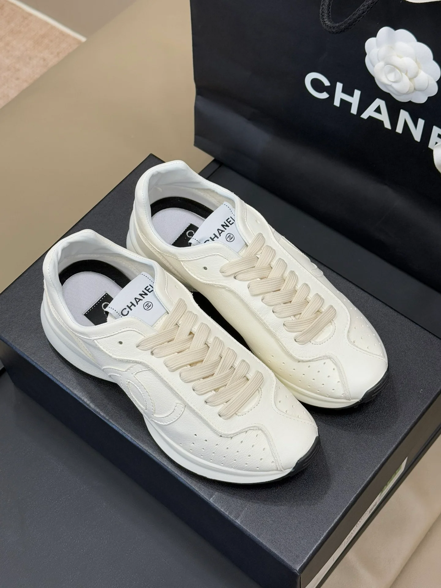 Кроссовки Chanel 2024 Retro - белые
