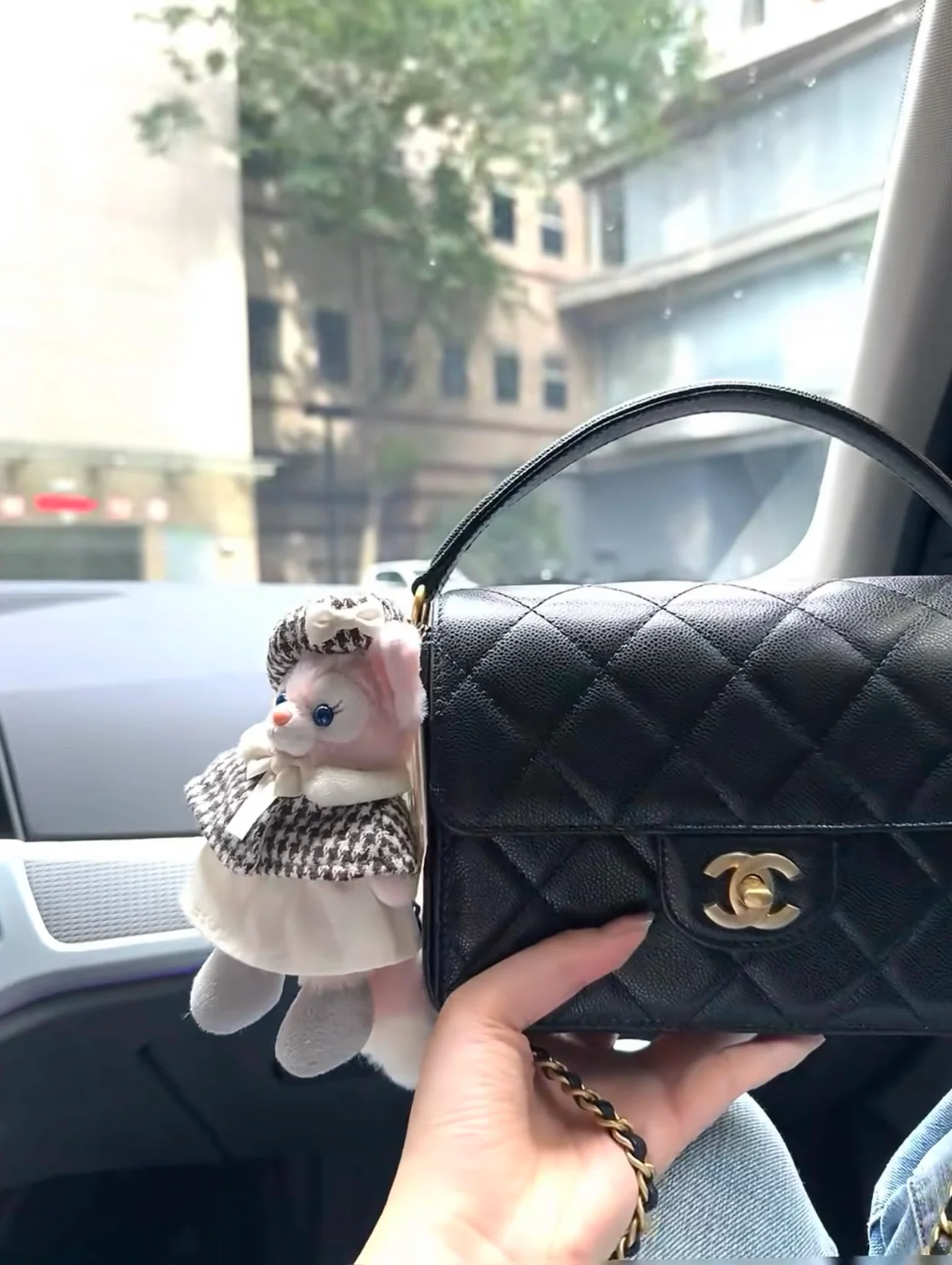 Сумка Chanel Medium Handle Flap Bag - черная